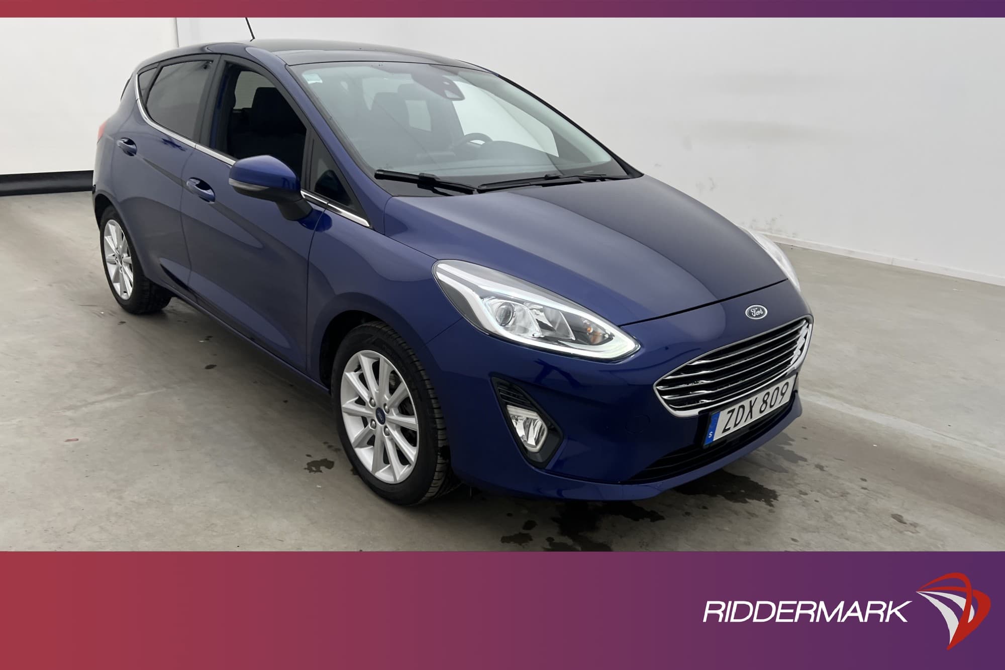 Ford Fiesta EcoBoost 100hk Pano Rattvärme CarPlay Sensorer