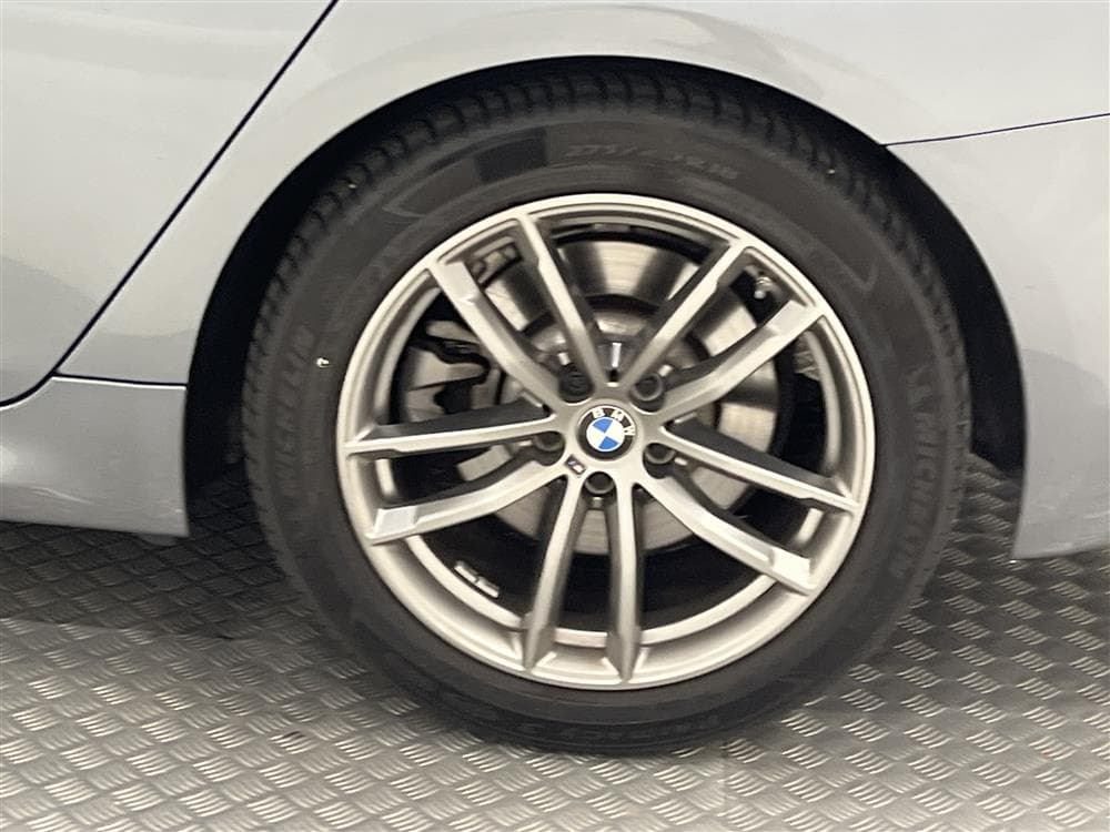 BMW 520 d xDrive 190hk M-Sport HiFi Kamera Navi Värmare Draginteriör