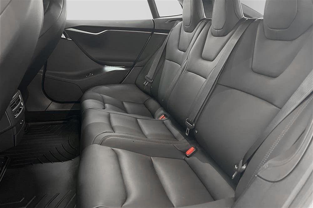 Tesla Model Standard Range AWD Luftfjädring AP Sv-såldinteriör