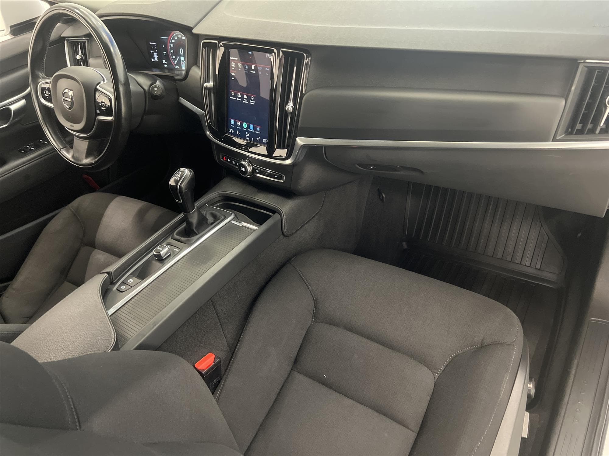 Volvo V90 D3 150hk Kinetic VOC P-värm Drag Välserv 0,64l/mil