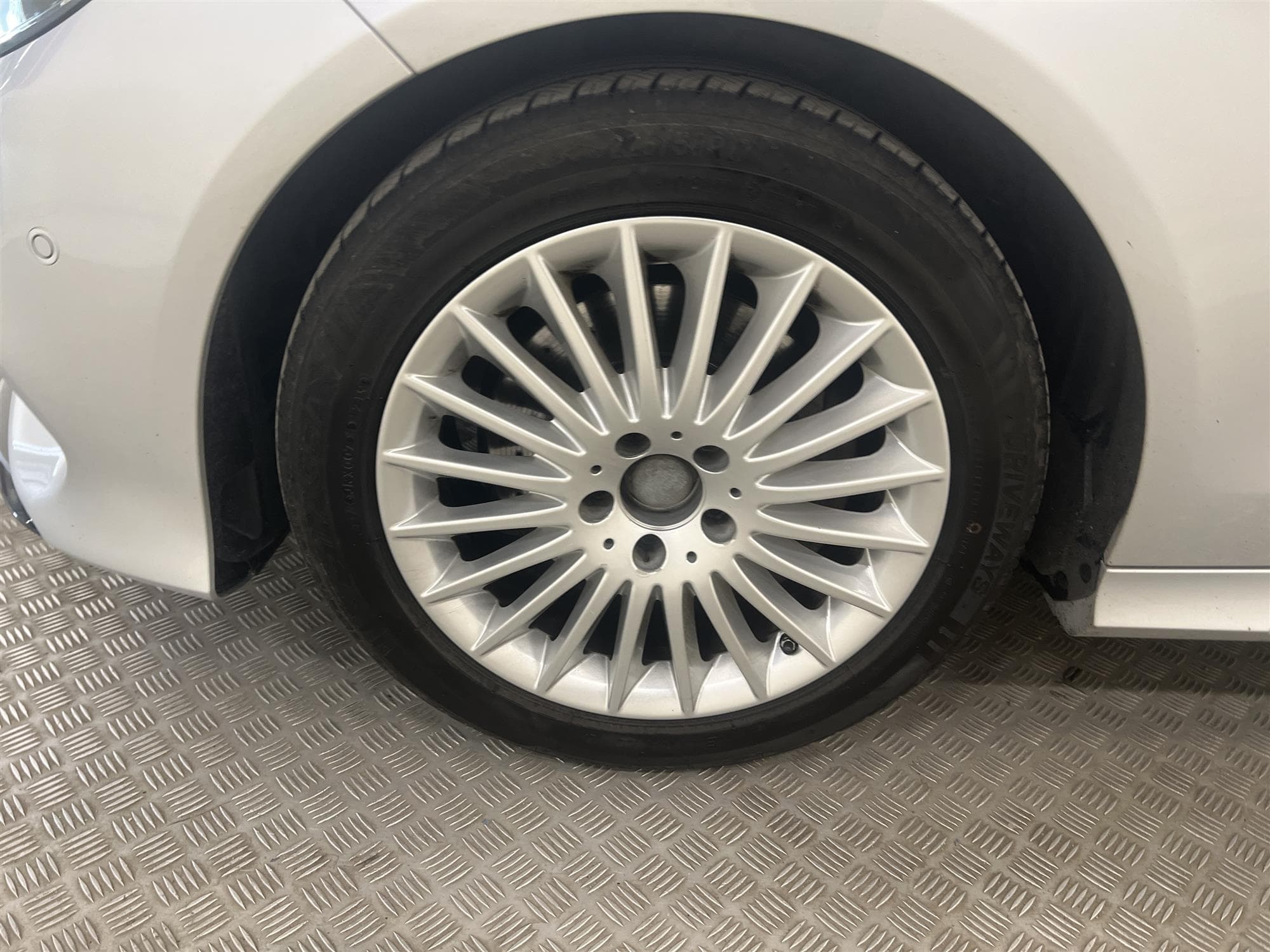 Mercedes-Benz E 220 4M 170hk AMG Harman/Kardon B-Kamera