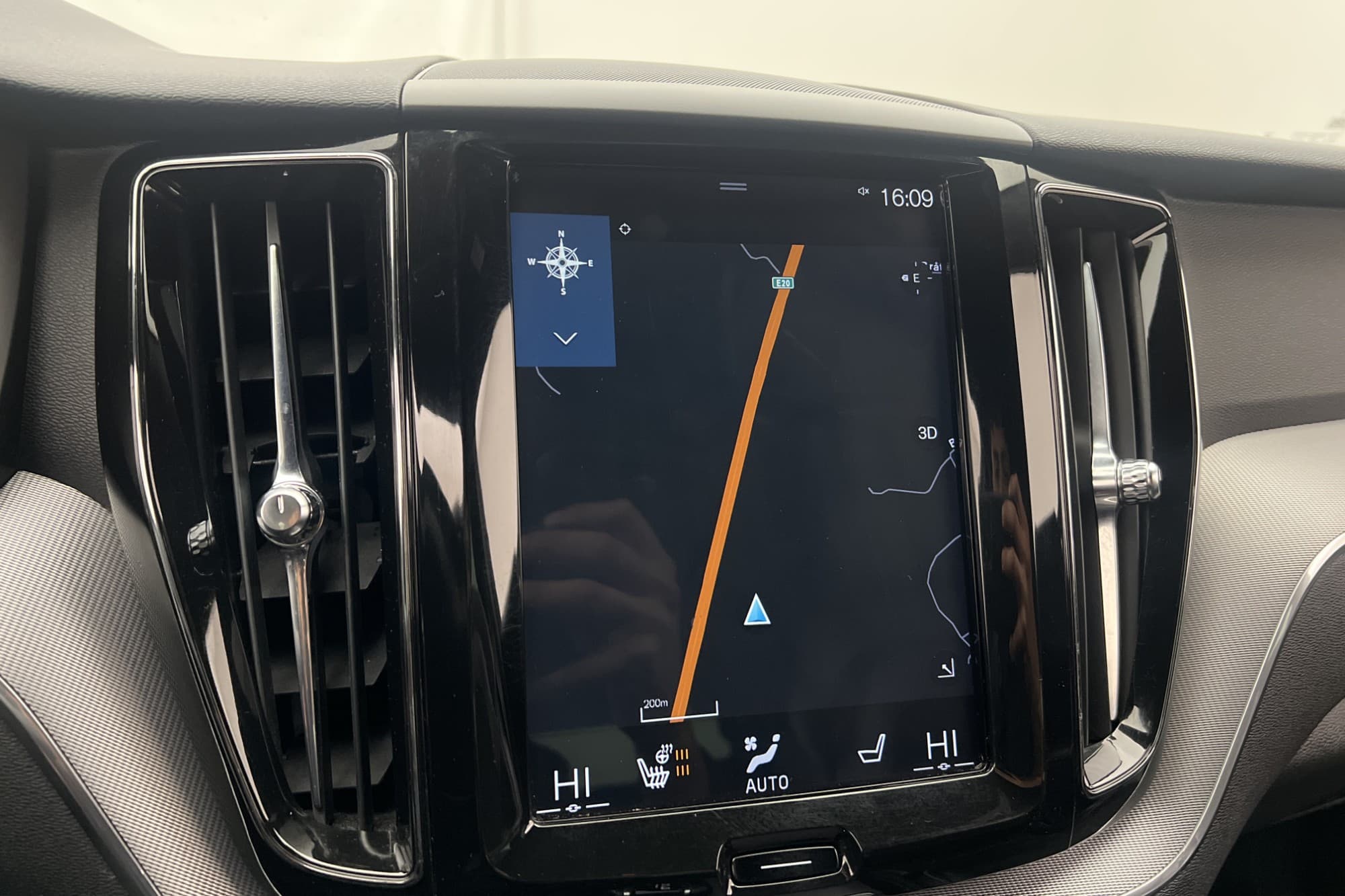 Volvo XC60 D4 AWD 190hk R-Design VOC Värmare BLIS Navi Drag