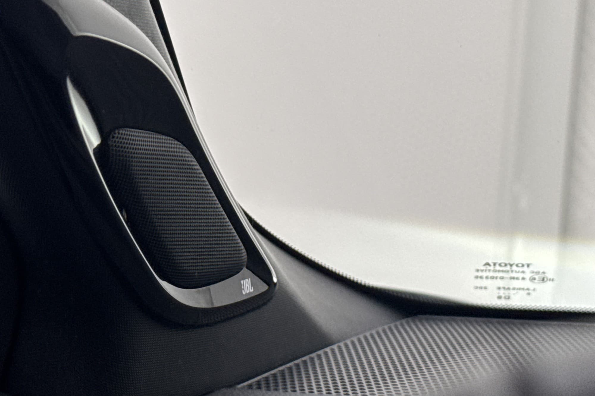Toyota C-HR Hybrid Style Kamera JBL-ljud Navi Adaptiv-fart