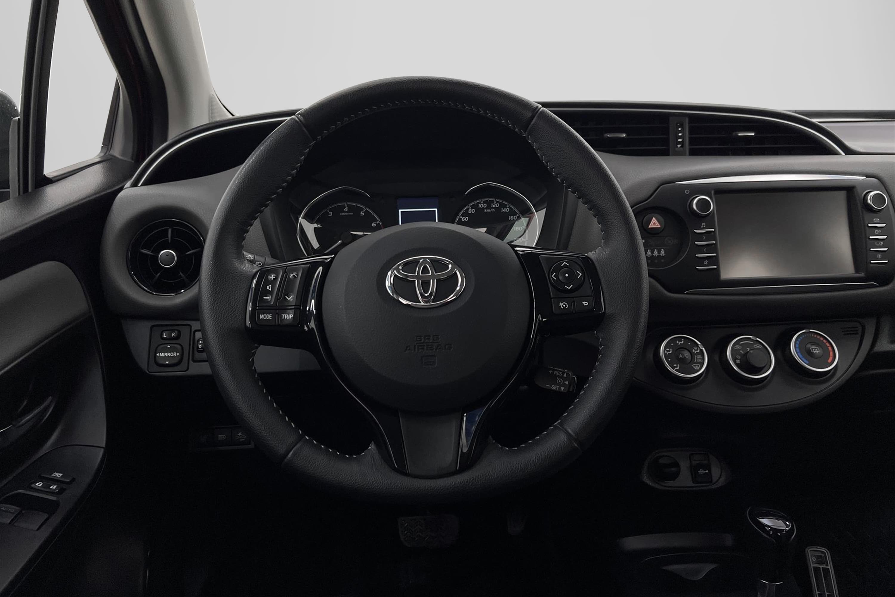 Toyota Yaris 1.5 111hk M&K Värm B-Kam 382kr Skatt 0,49L/mil