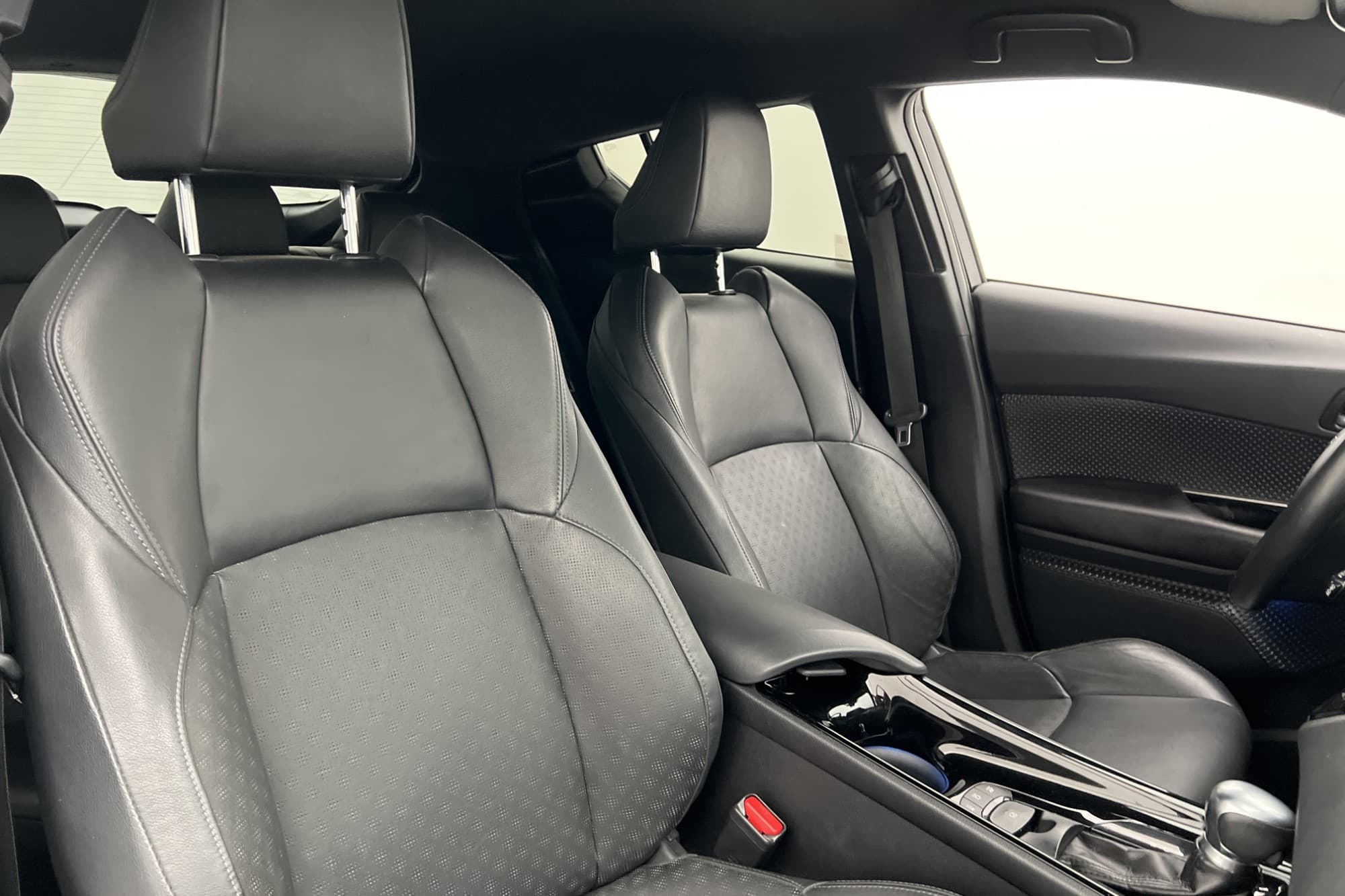 Toyota C-HR Hybrid 122hk X-Edition JBL Skinn Kamera Rattvärm