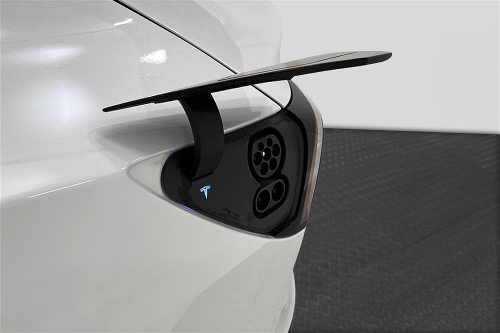 Tesla Model 3 Standard Range Plus 258hk Svensksåld Autopilotinteriör