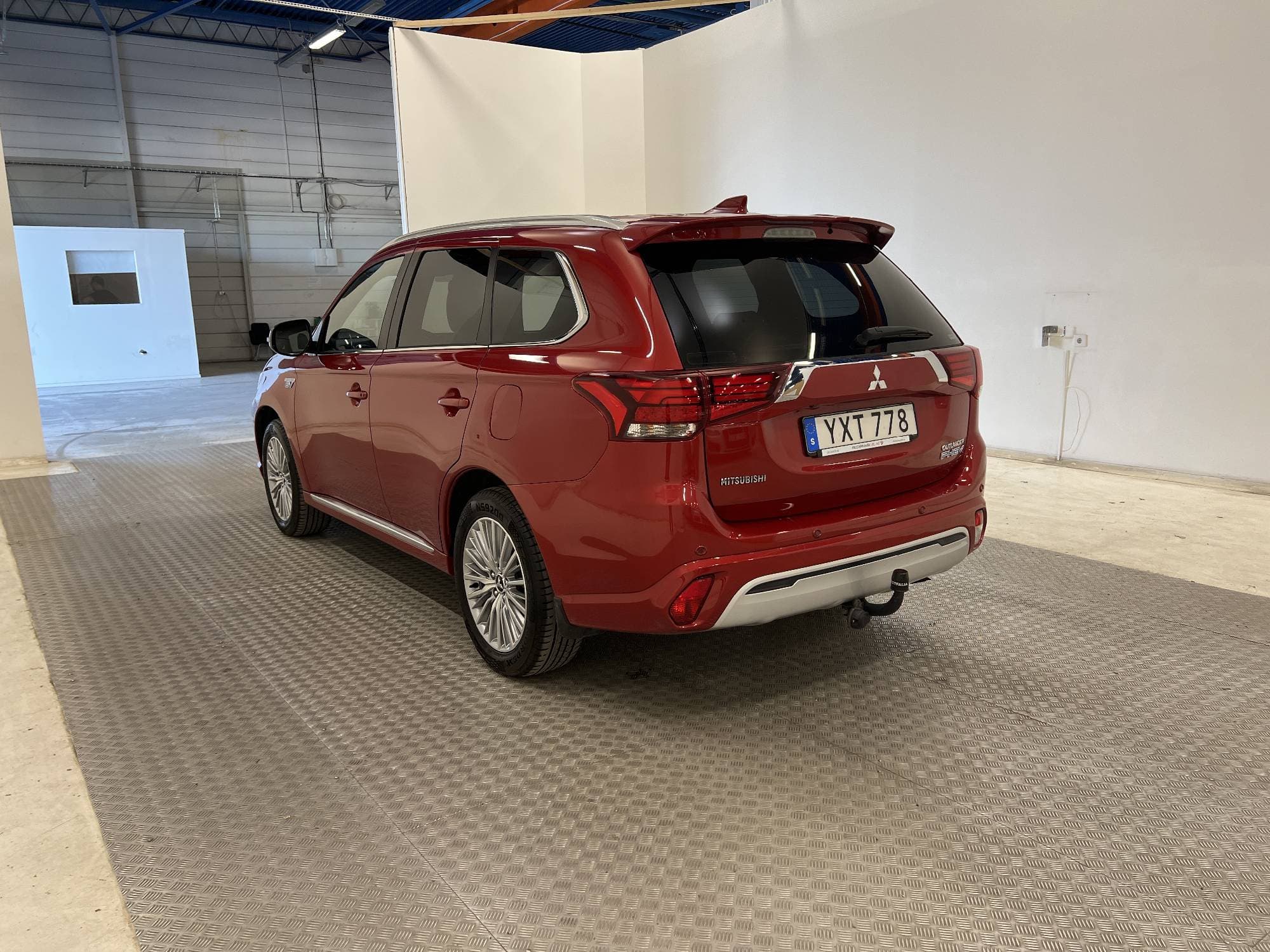 Mitsubishi Outlander P-HEV 2.4 Hybrid 4WD 230hk
