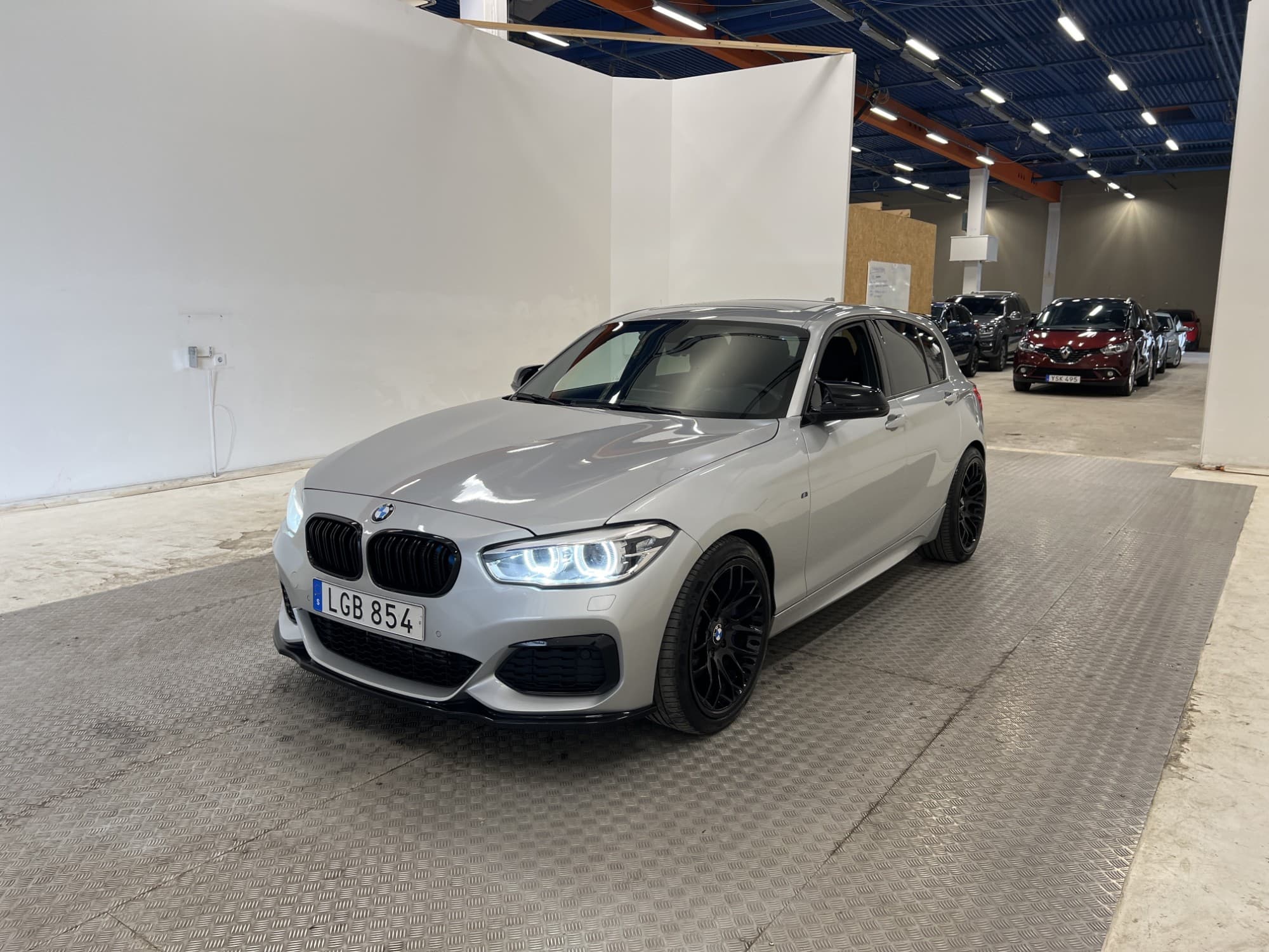 BMW M135i xDrive 326hk