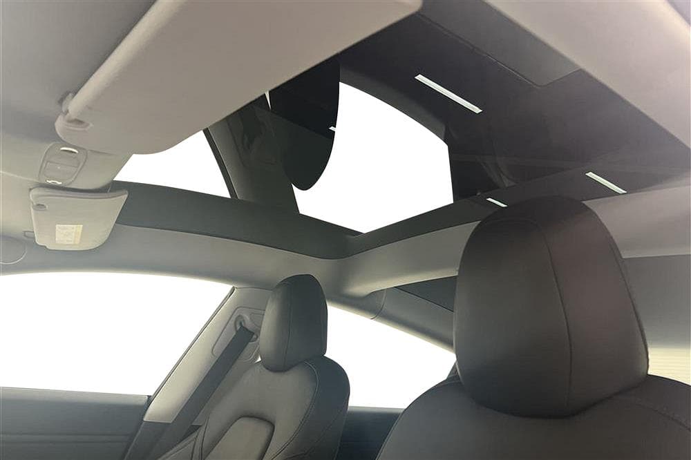 Tesla Model 3 Long Range AWD 440hk Svensksåld Premium