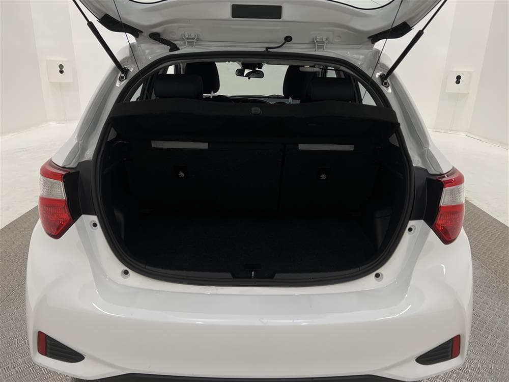 Toyota Yaris 1.5 Hybrid 101hk B-Kam Lane Assist Låg Skatt 