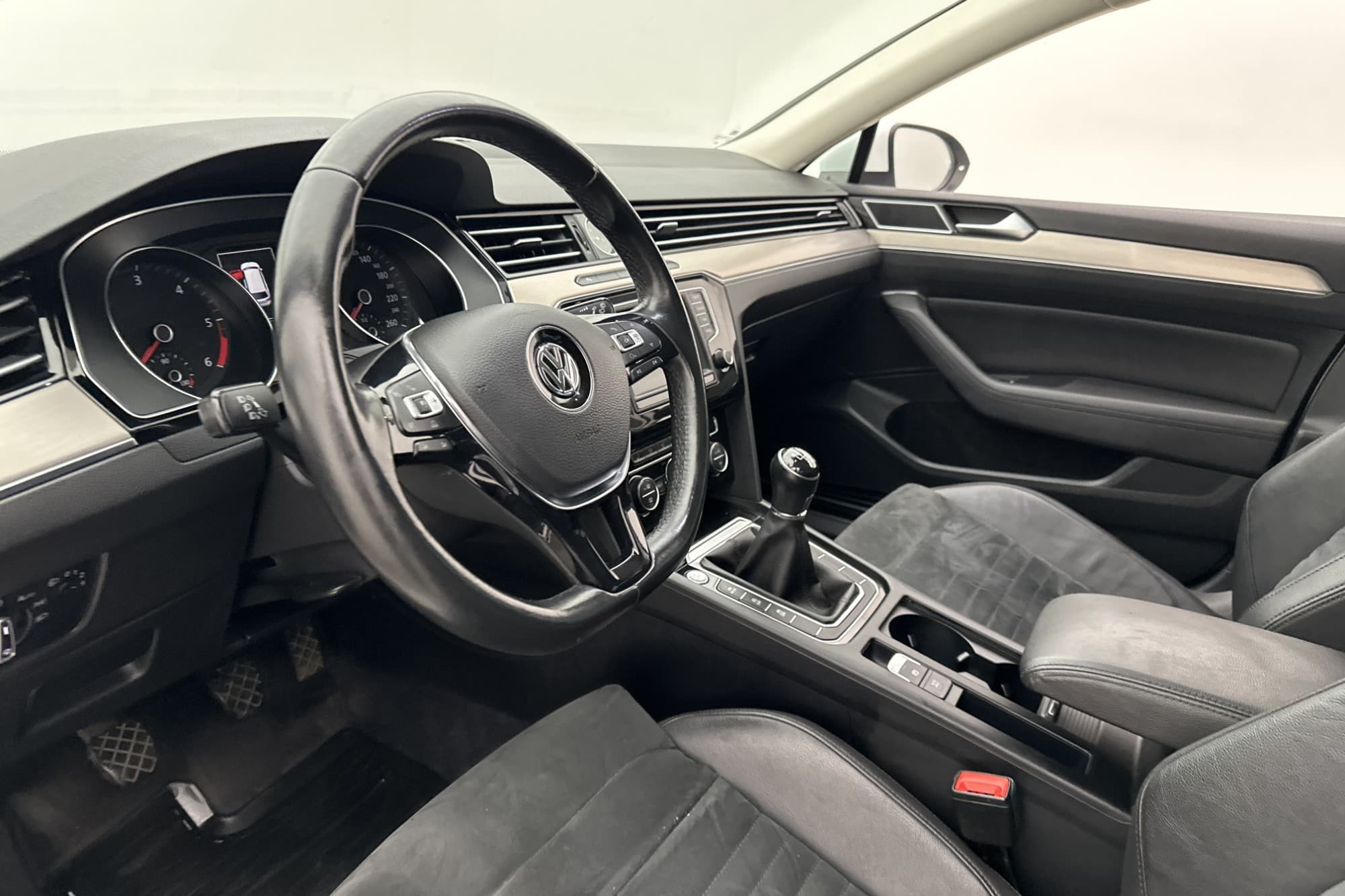 Volkswagen Passat 2.0 TDI 190hk R-Line CarPlay Keyless