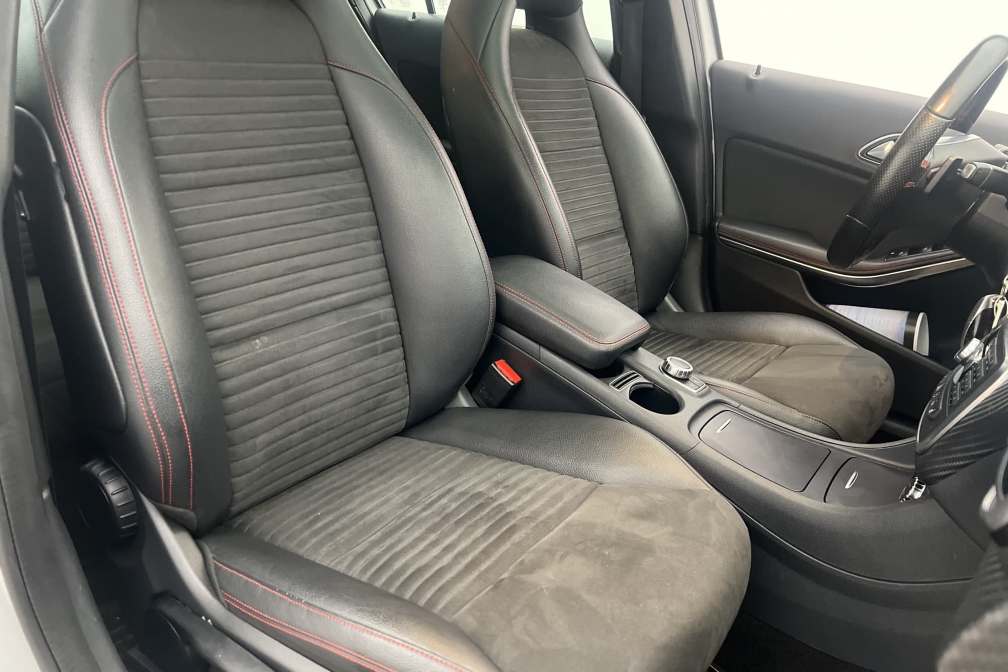 Mercedes-Benz A 200 4MATIC AMG Sport Panorama Värm Kamera