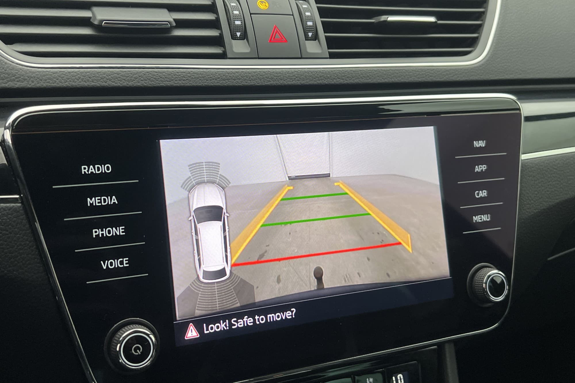 Skoda Superb TDI 4x4 L&K D-Värm Canton Cockpit Dragkrok