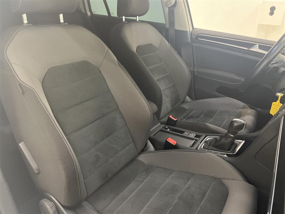 Volkswagen Golf 2.0 TDI 150hk Automat D-Värmare Faceliftinteriör
