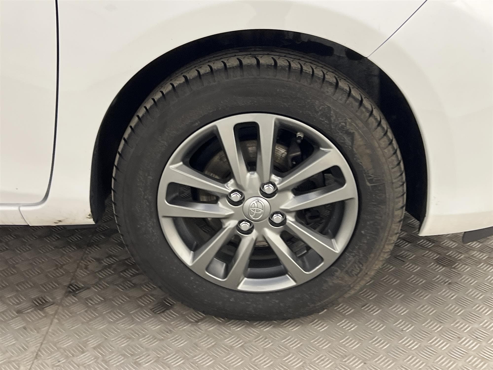Toyota Yaris  1.33 Dual VVT-i 99hk 2 Brukare B-Kam Låg Skatt