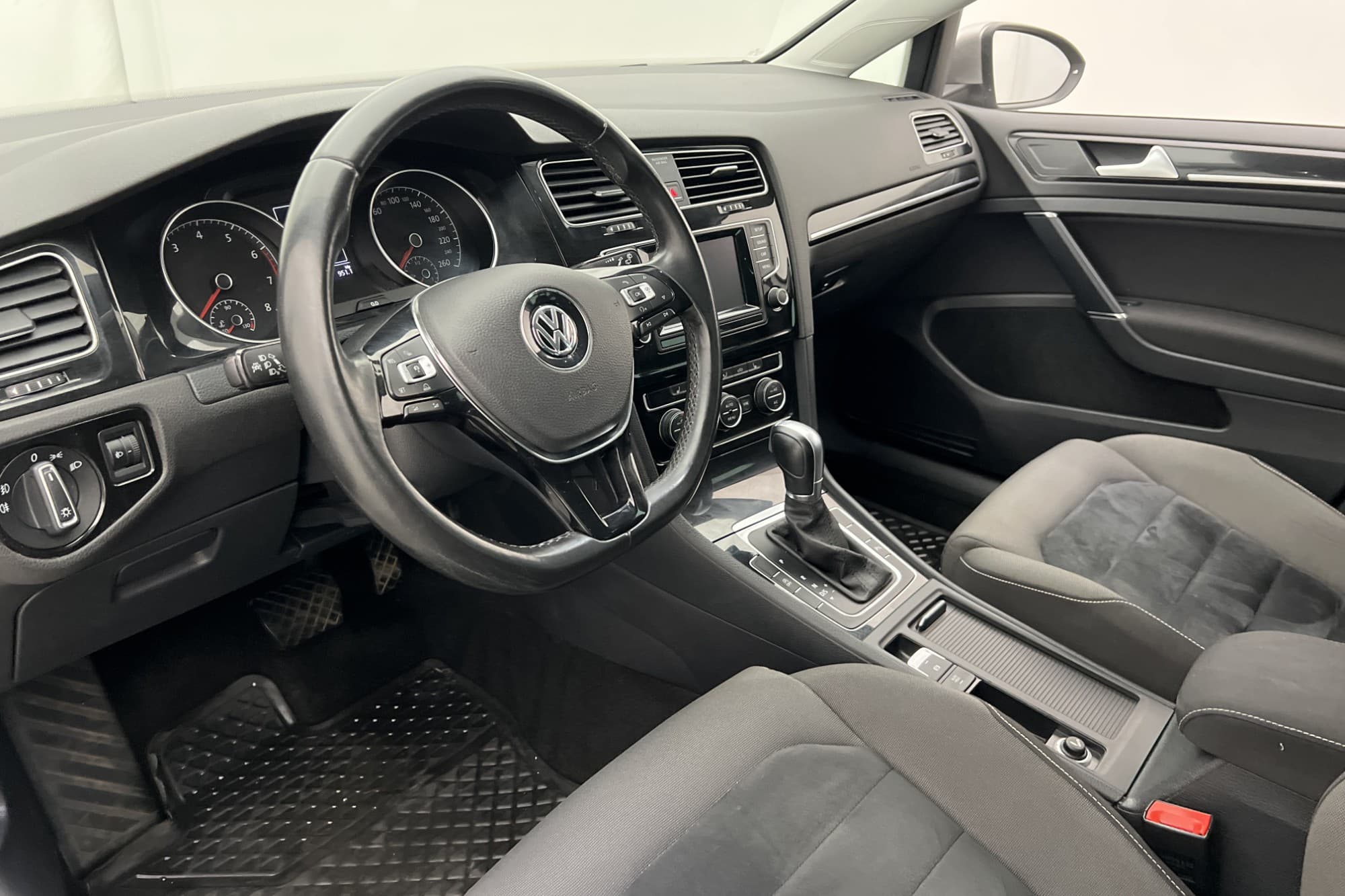 Volkswagen Golf TSI 140hk GT Sensorer Adaptiv-fart Alcantara