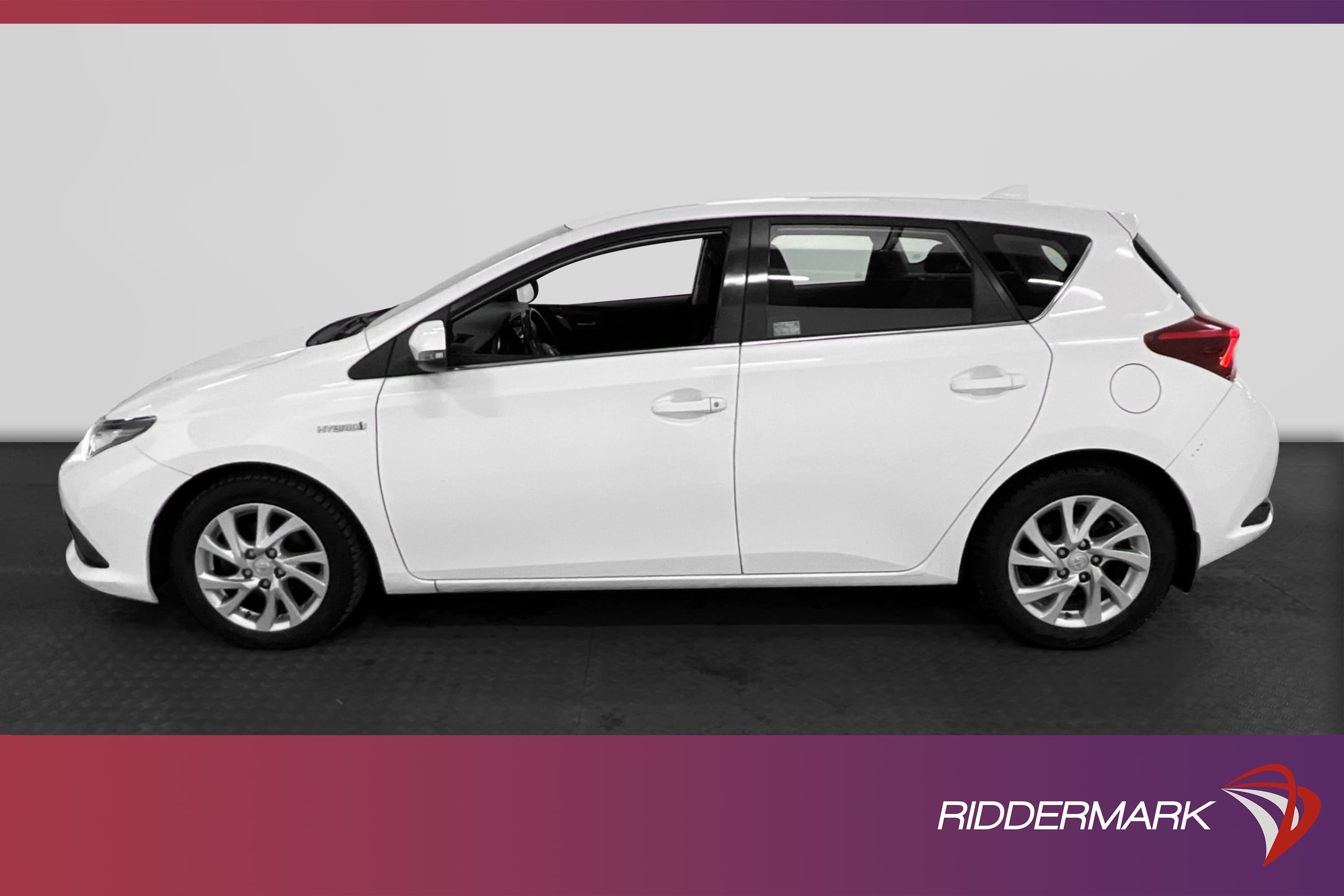 Toyota Auris Hybrid e-CVT 136hk
