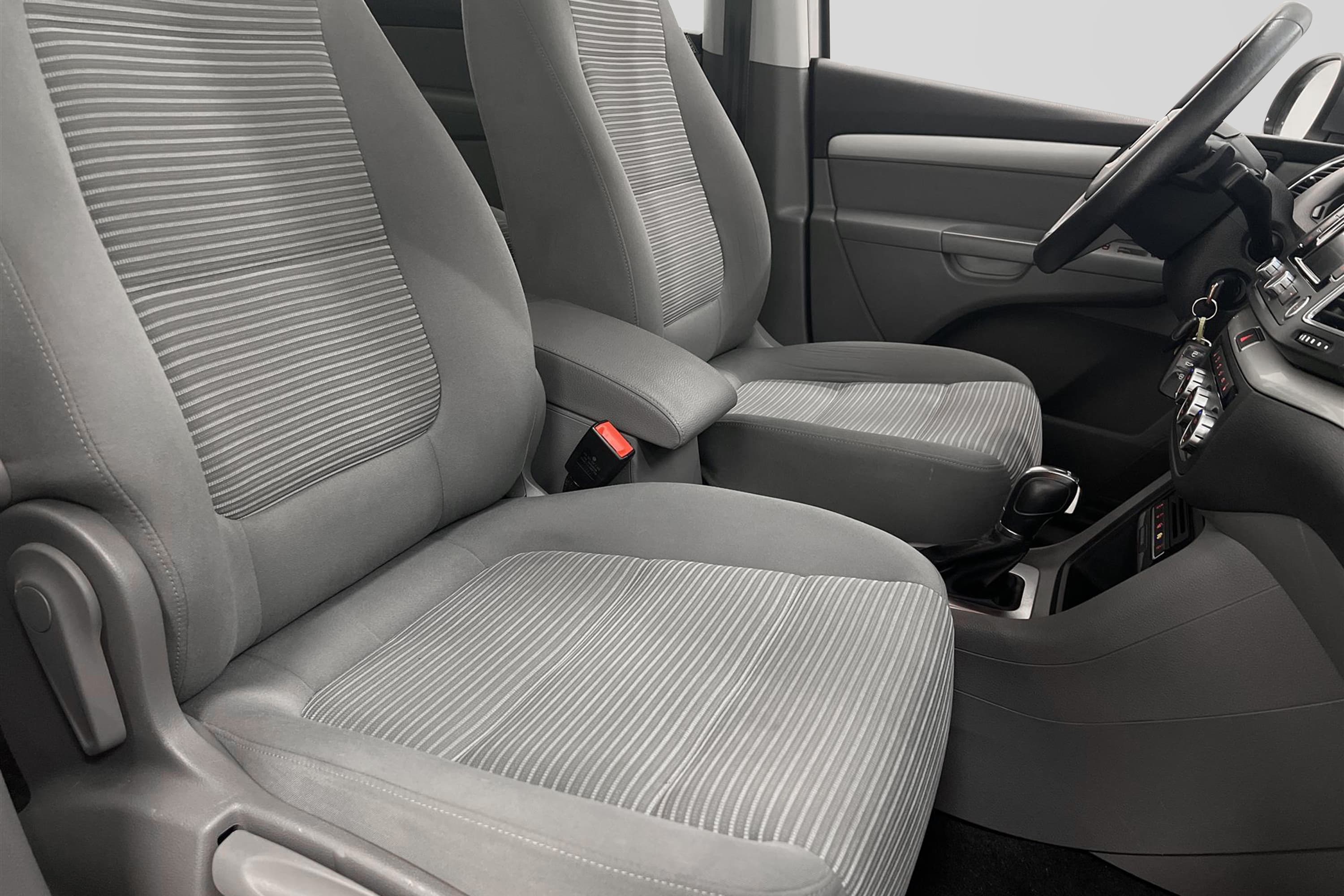 SEAT Alhambra 2.0 TDI 140hk 7-Sits Värmare Kamera Drag Navi