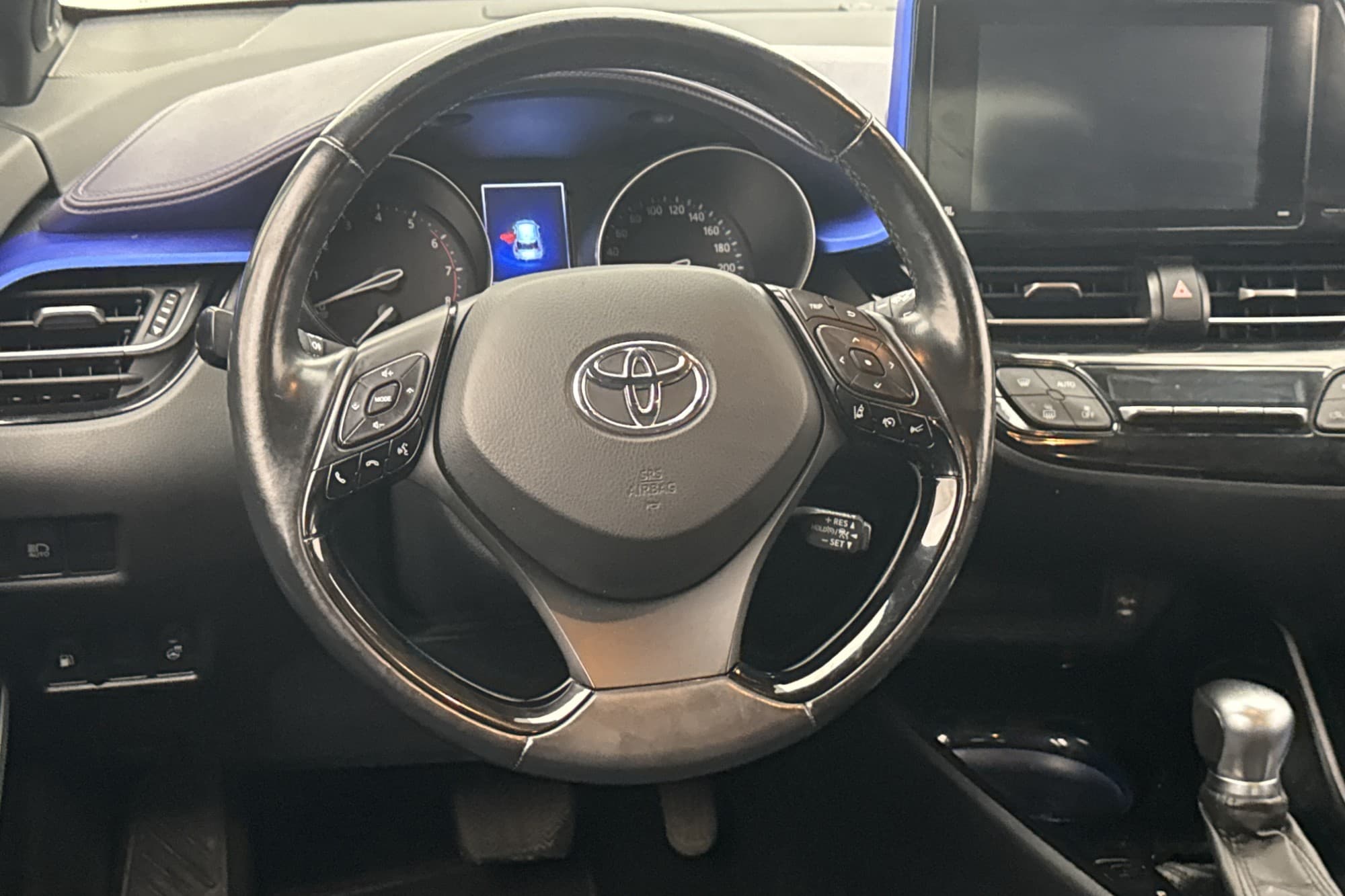 Toyota C-HR AWD Style Teknik JBL Kamera Rattvärme Adp-Fart