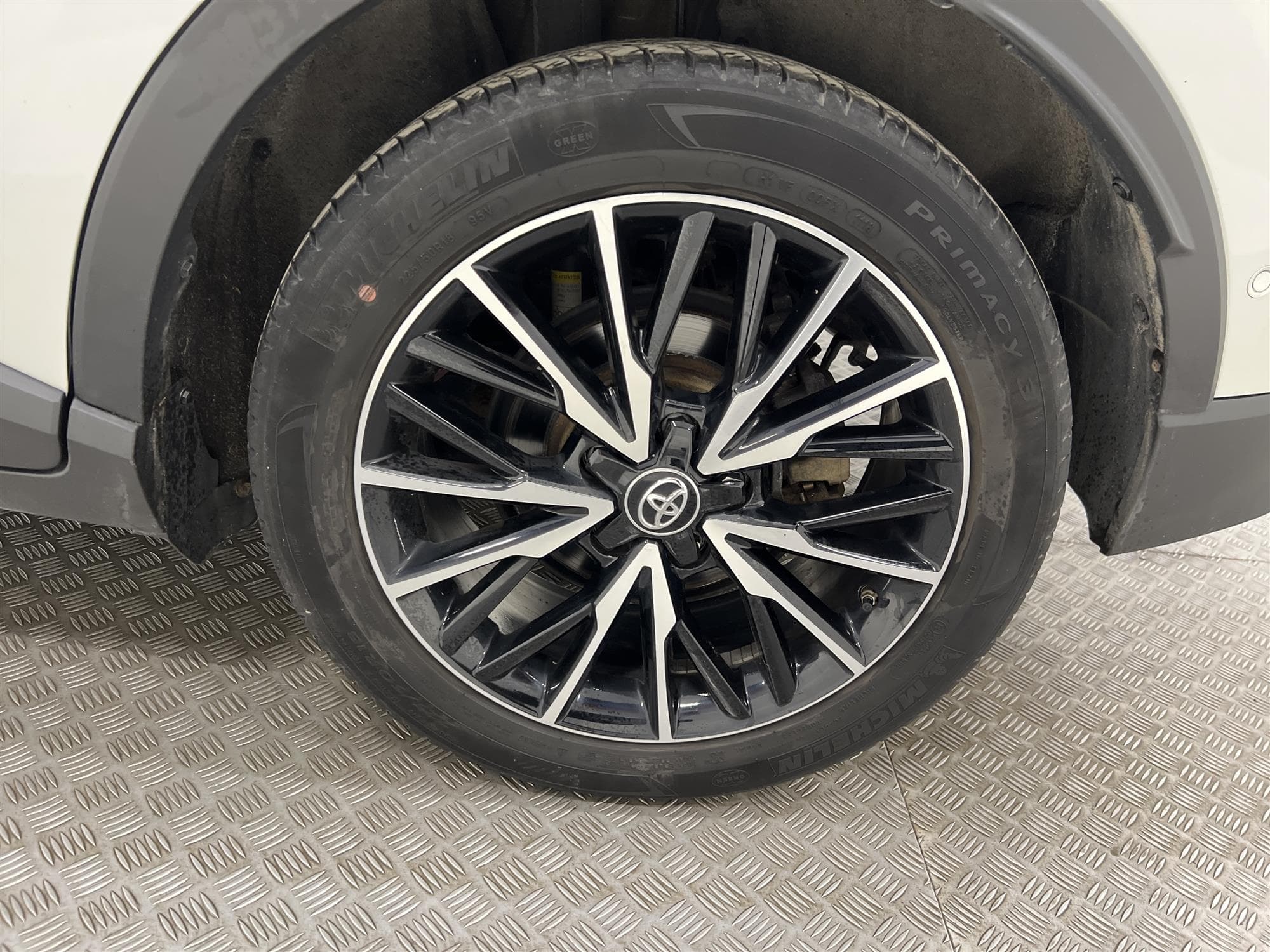 Toyota C-HR  Hybrid 122hk Executive JBL Navi Skinn Dragkrok