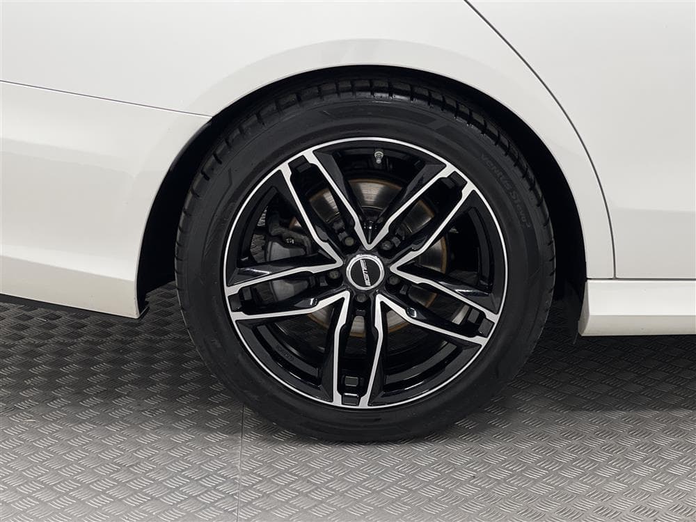 Mercedes-Benz E 220d 4M 194hk AMG Pano Wide. Värmare 360°