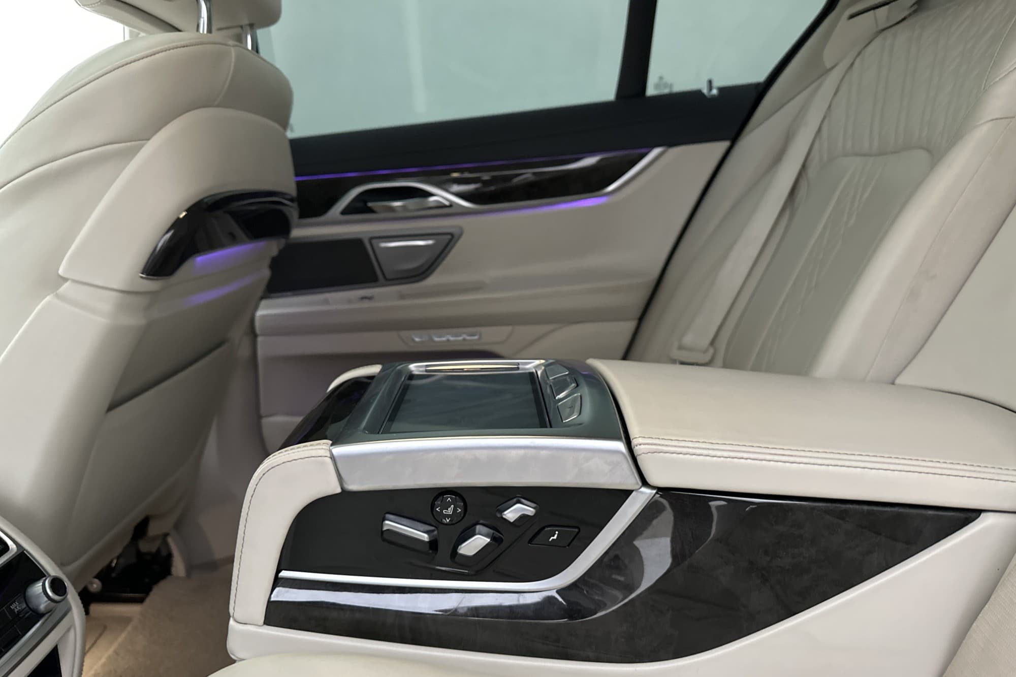 BMW 730 d xDrive Taklucka Luftfjädring H/K Massage 360° Drag