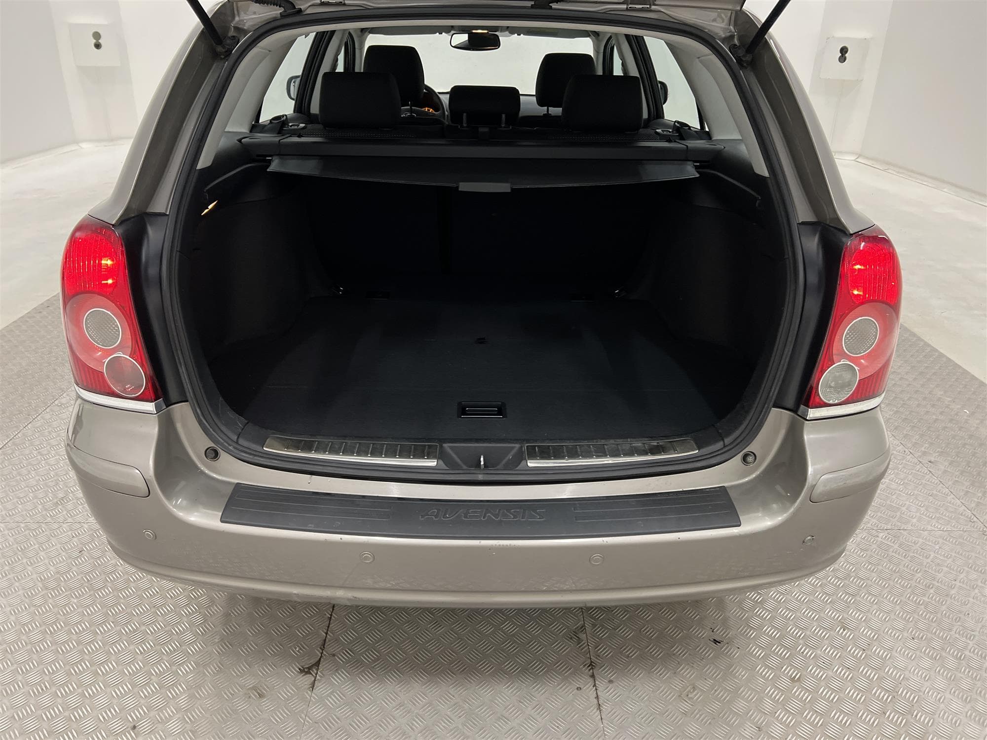 Toyota Avensis Kombi 2.0 147hk 2 Brukare Välservad