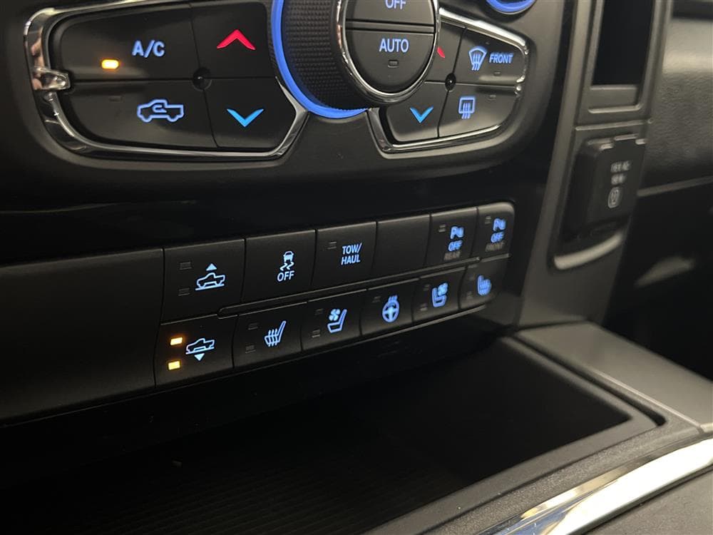 Dodge Ram Sport Black Edt 5.7 4WD 401hk Taklucka Kåpa interiör