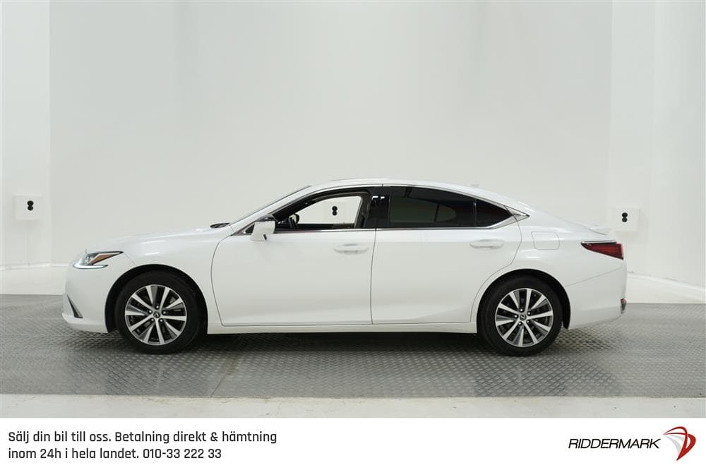 Lexus ES 300h 218hk 0,44L/mil