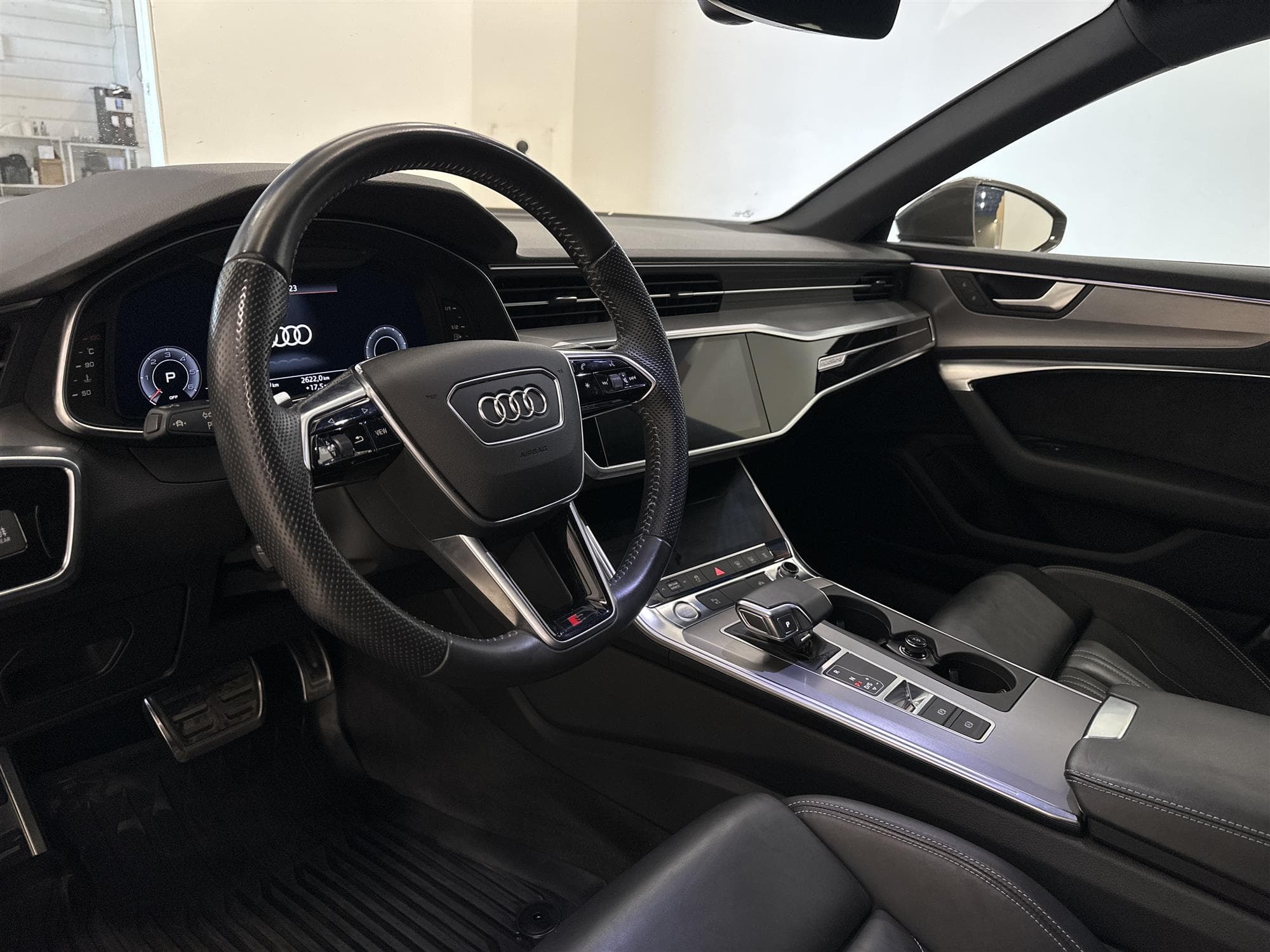 Audi A6 Avant 45 TDI Q 231hk S Line D-Värm Drag Cockpit 360