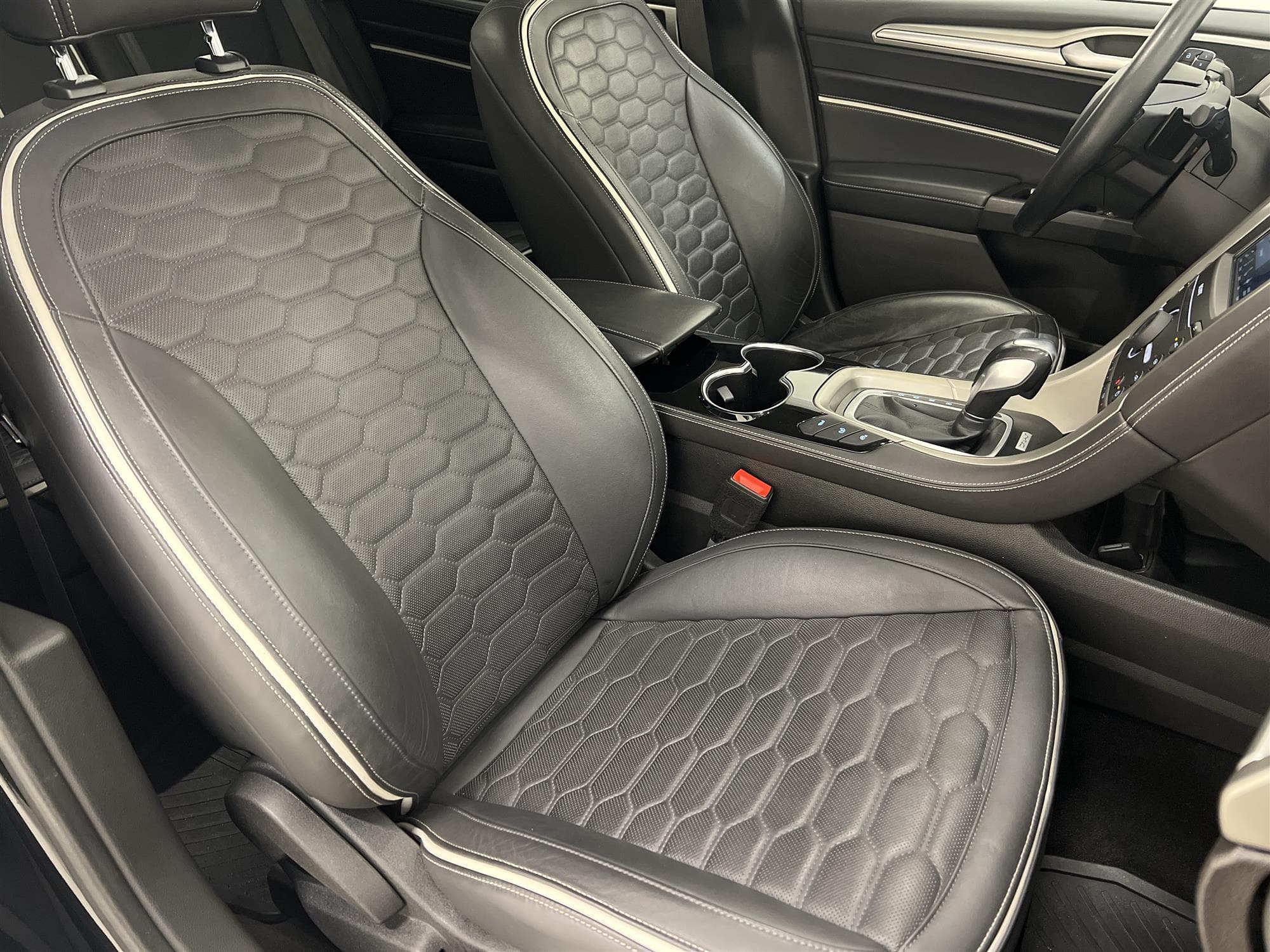 Ford Mondeo Vignale 180hk AWD Värmare Skinn B-kamera Draginteriör