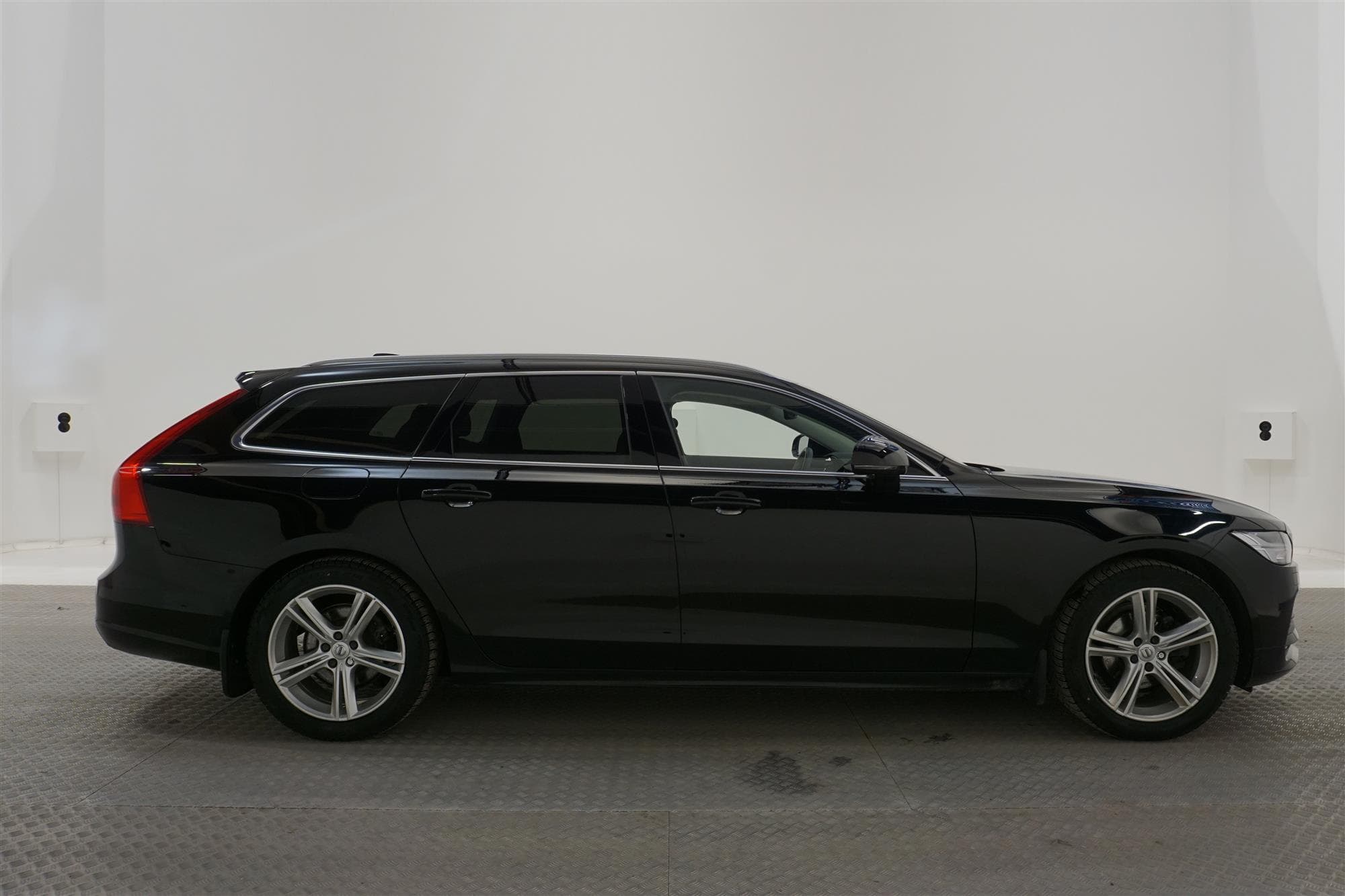 Volvo V90 D3 AWD 150hk Momentum Advanced VOC D-Värm Drag