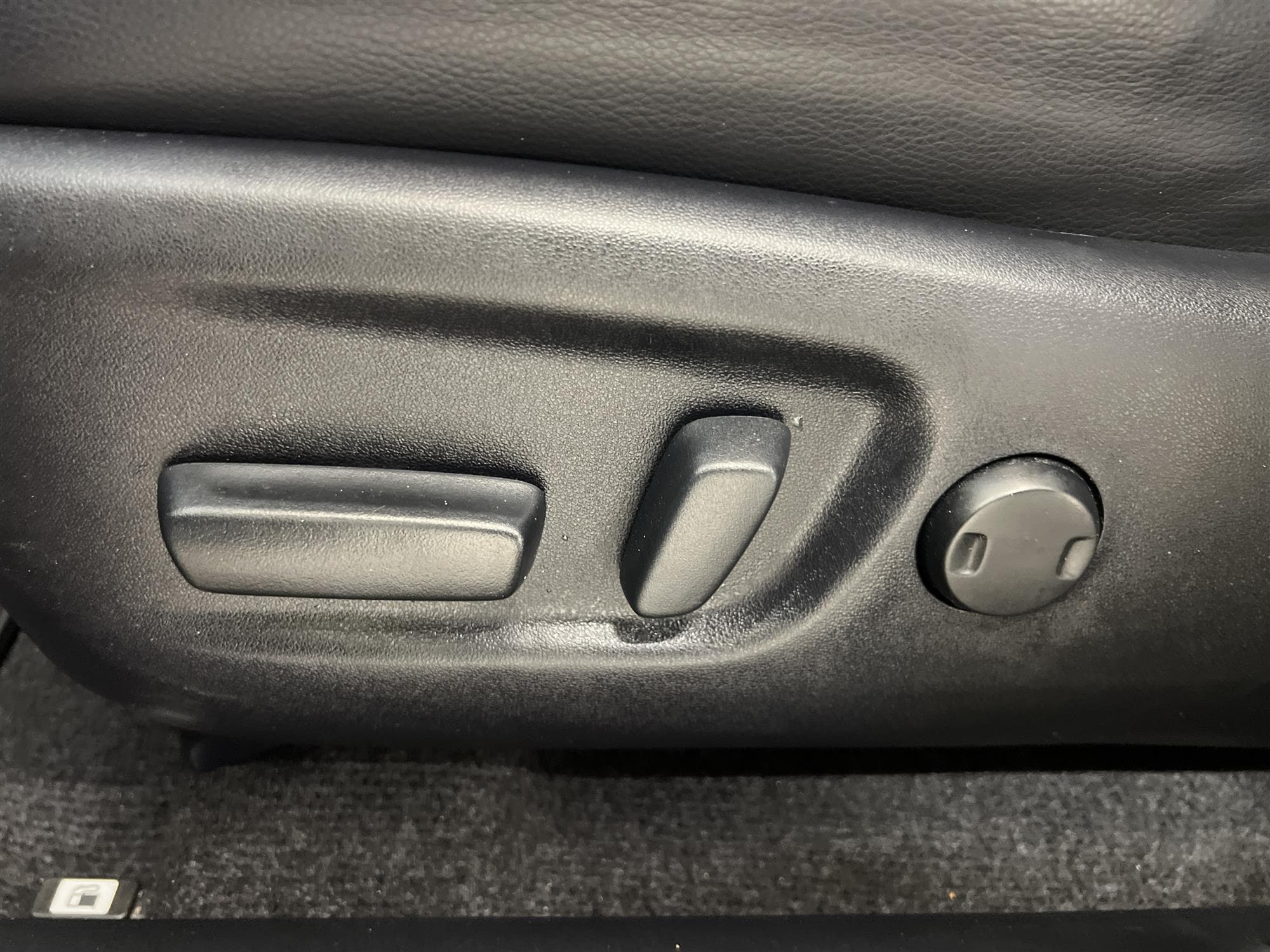 Toyota RAV4 2.0 4x4 152hk Navi Drag Skinn 360-Kam Keyless