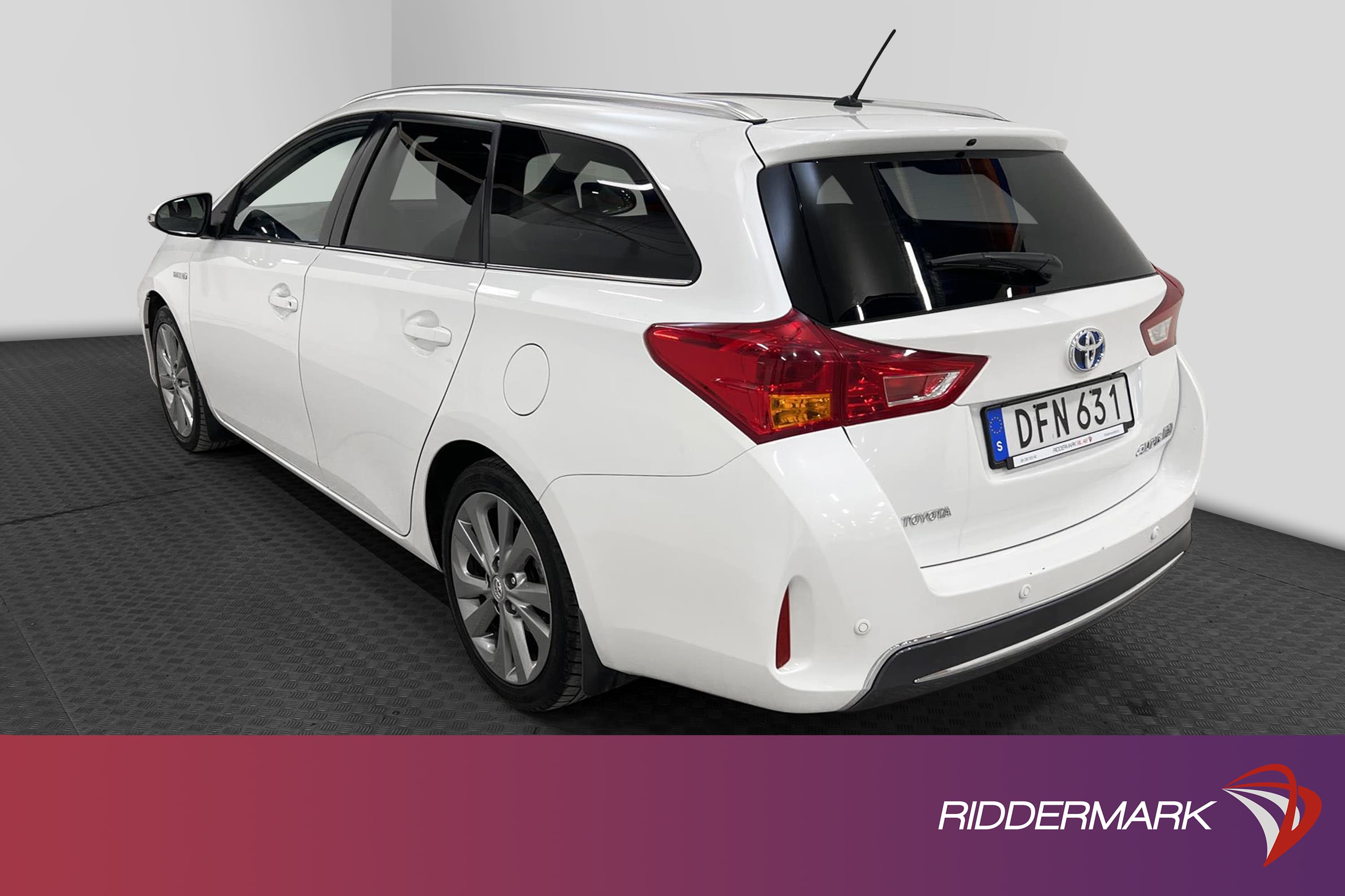 Toyota Auris Hybrid e-CVT 136hk Navi Pano B-Kam 0,40L/mil