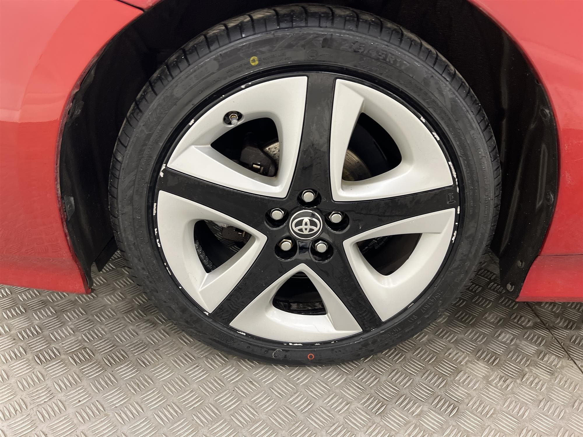 Toyota Prius Hybrid CVT 122hk HUD B-Kam Låg Skatt