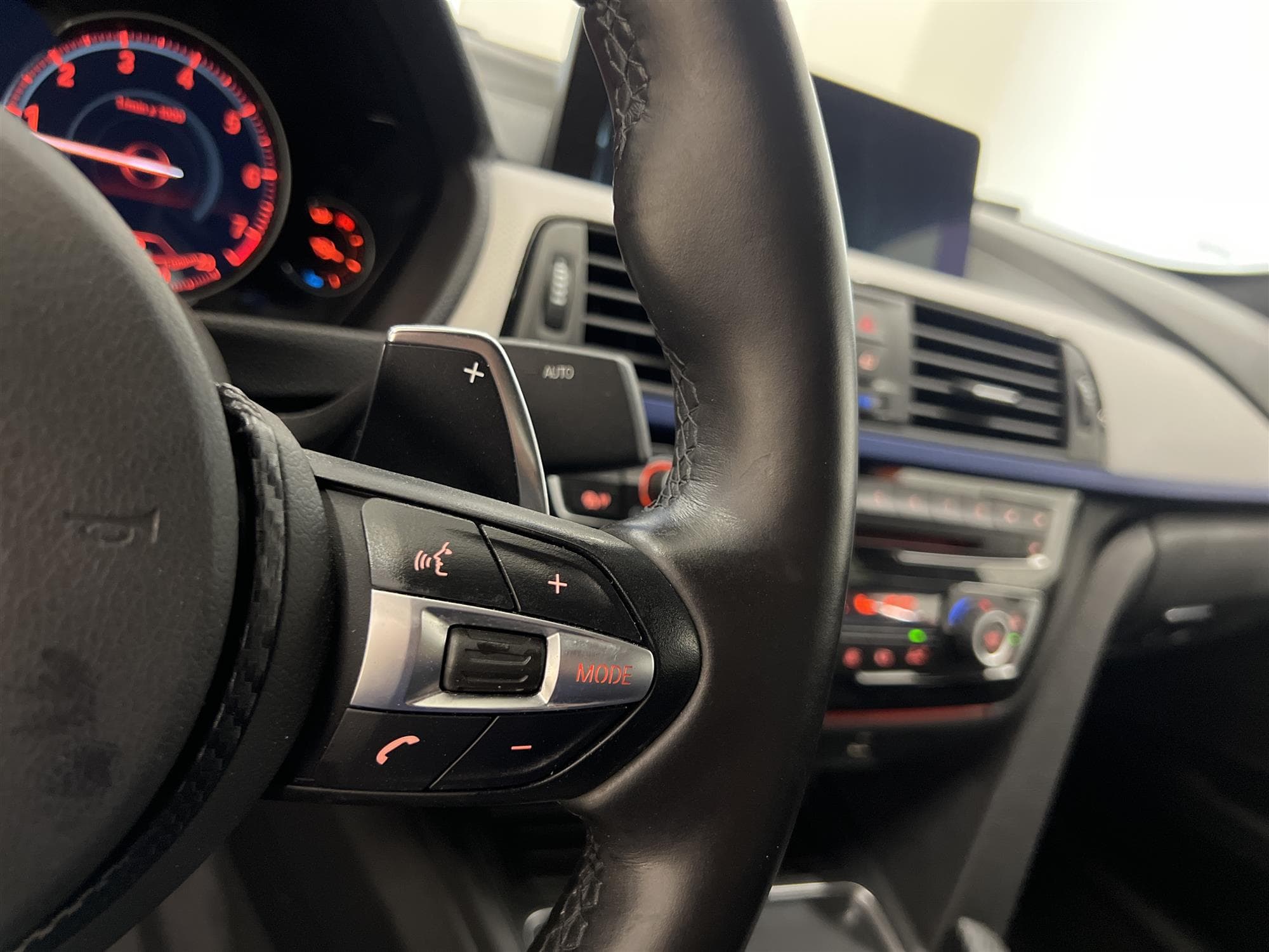 BMW 330i xDrive 252hk M Sport Cockpit Drag H/K Navi Skinn