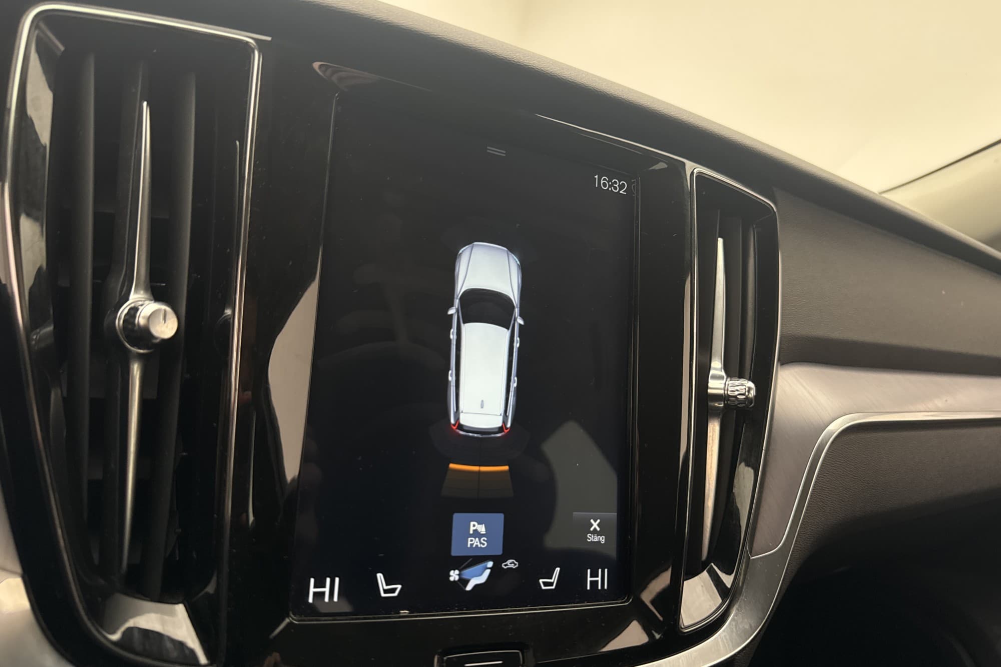 Volvo V60 D3 Momentum VOC Värmare Sensorer CarPlay Rattvärme