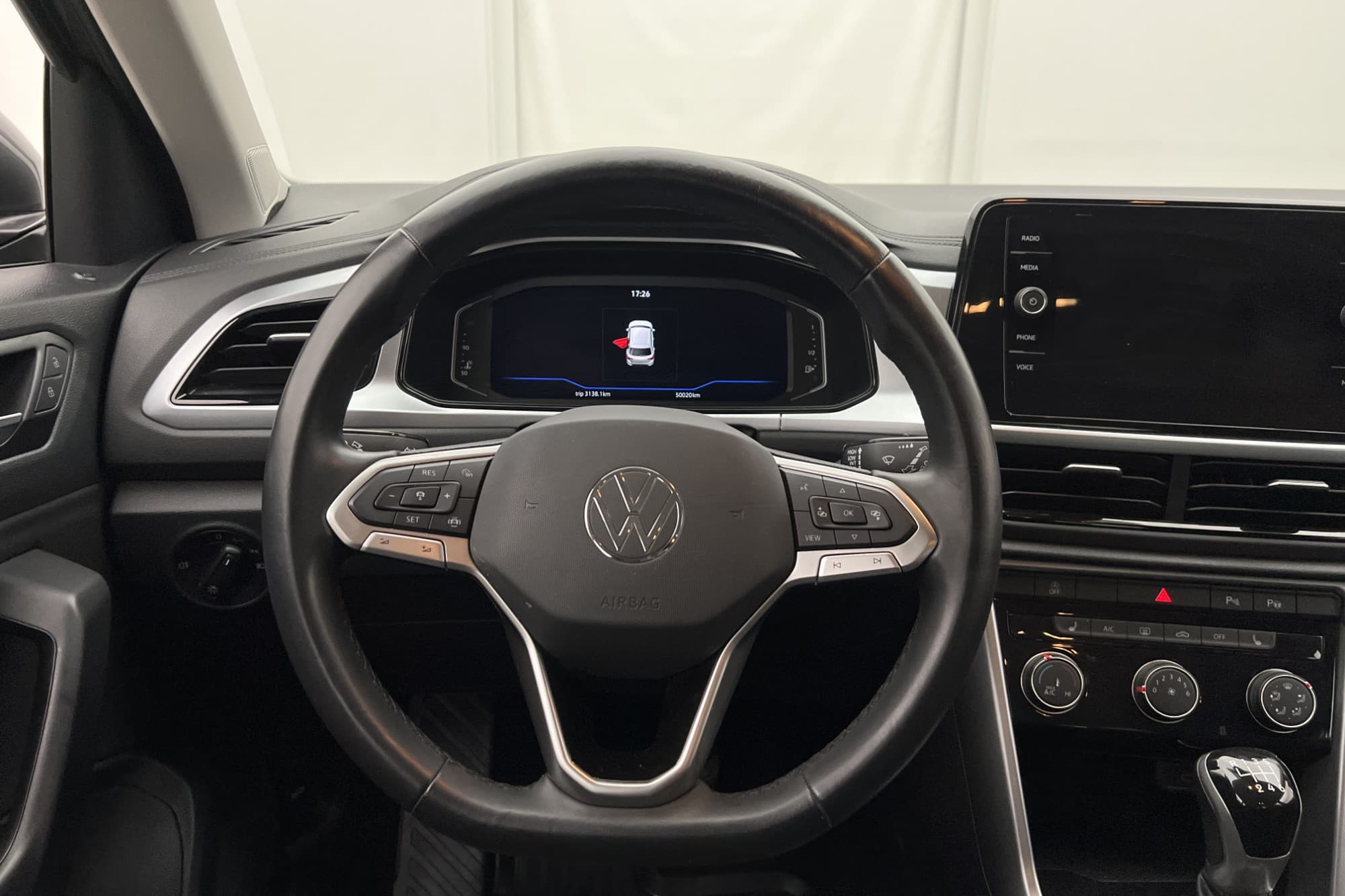 Volkswagen T-Roc TSI 110hk Cockpit P-Sensorer CarPlay MOMS