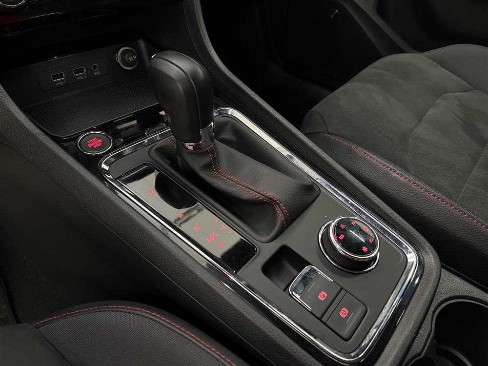 SEAT Ateca 2.0 TSI 4D 190hk B-Värm Cockpit 360 Beats Draginteriör