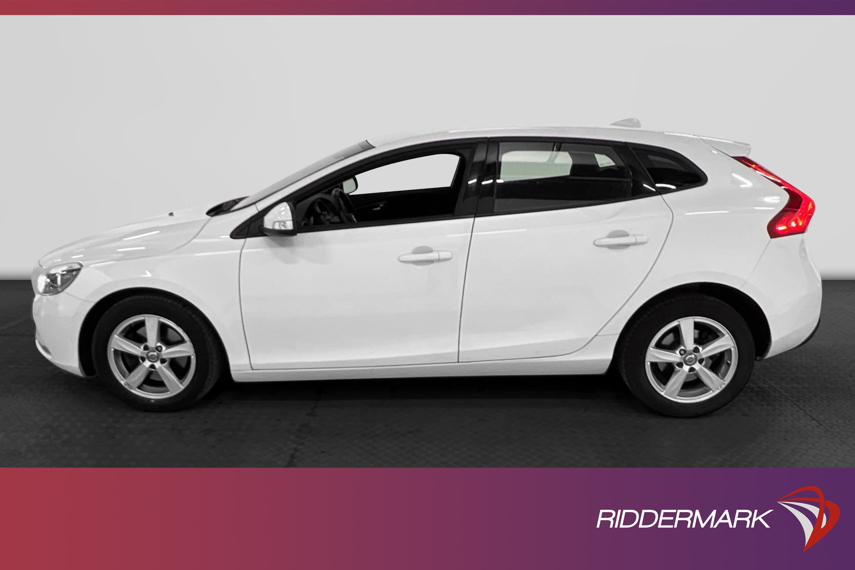 Volvo V40 T2 122hk