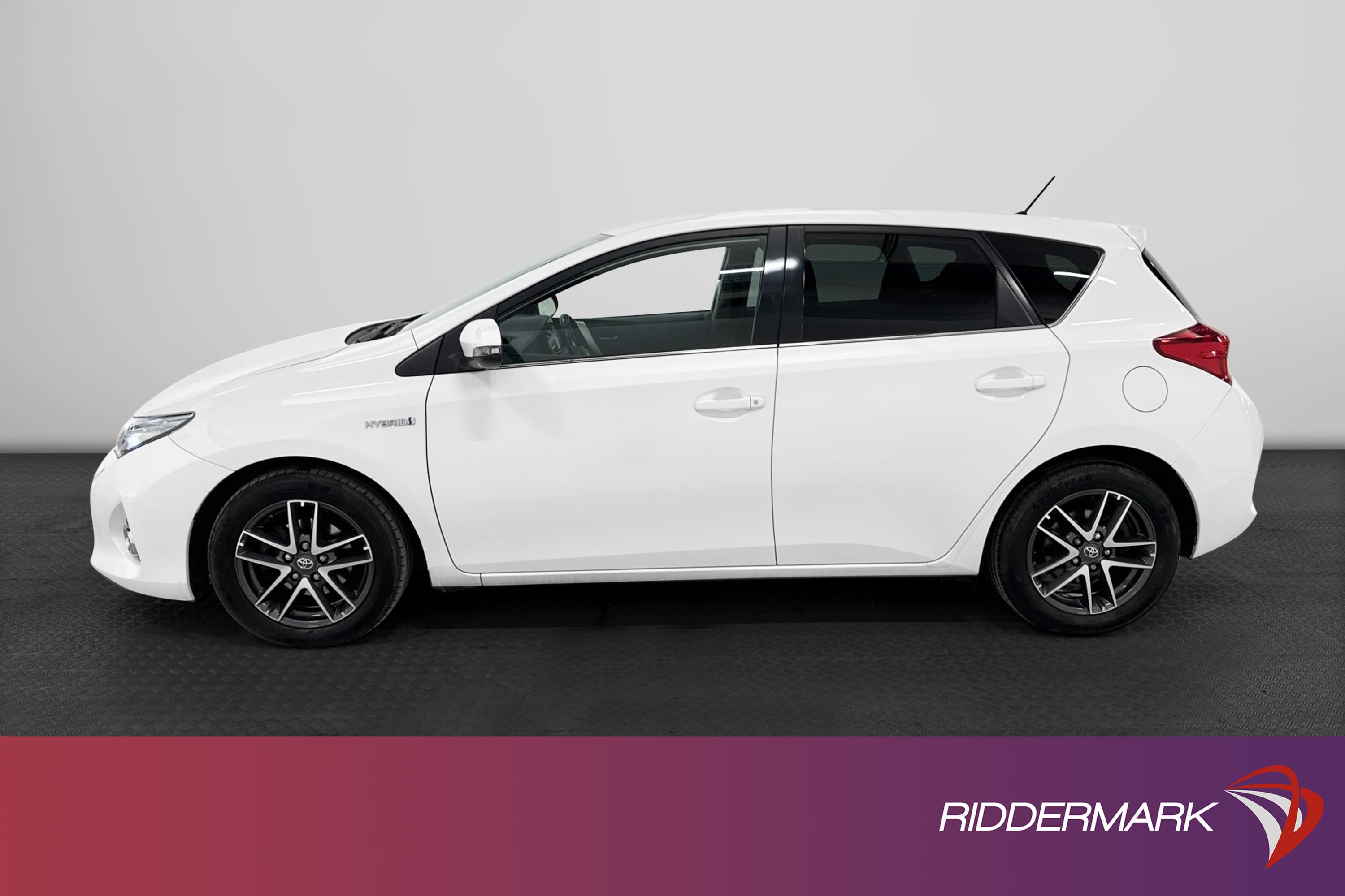 Toyota Auris Hybrid e-CVT 136hk