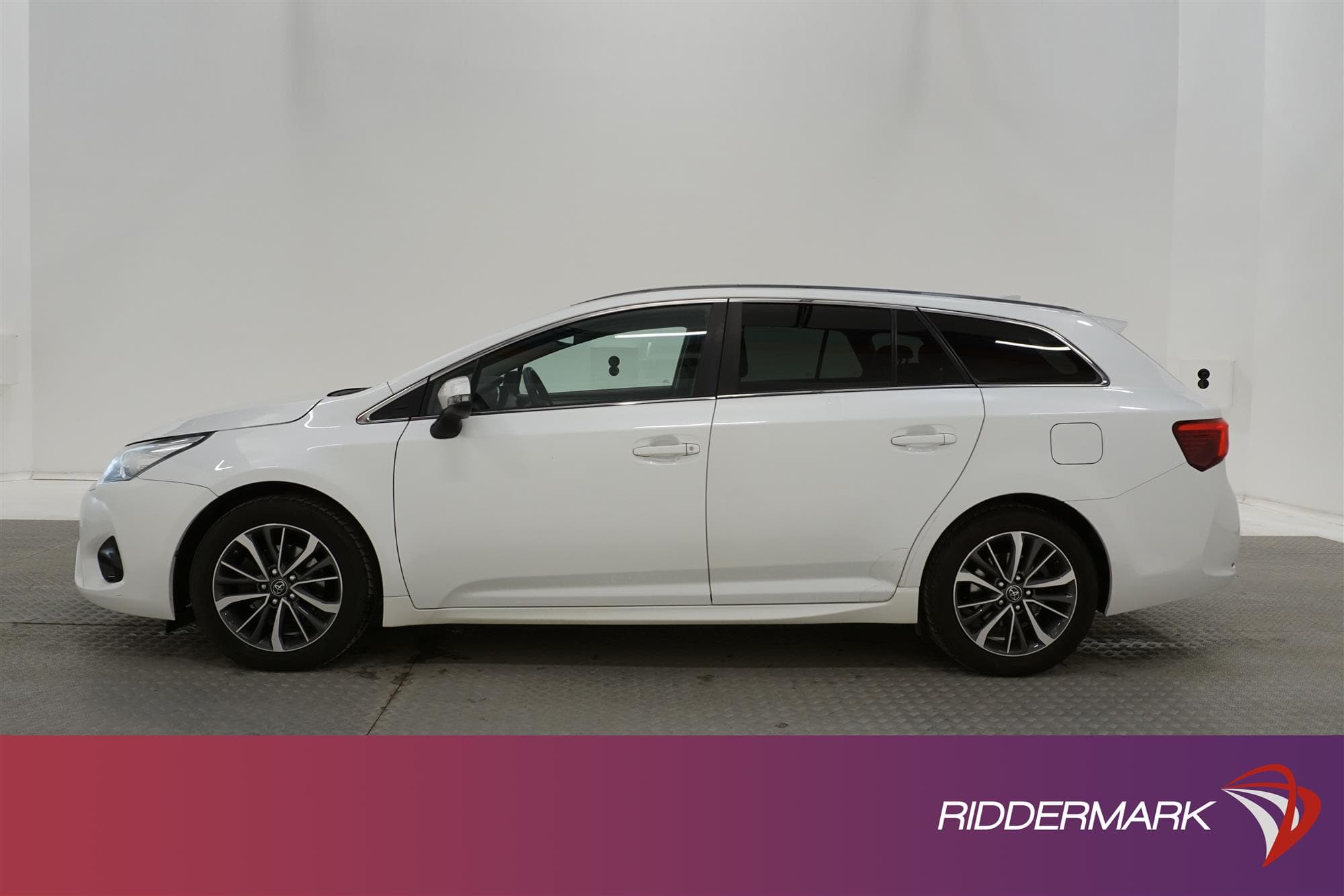 Toyota Avensis 1.8 147hk