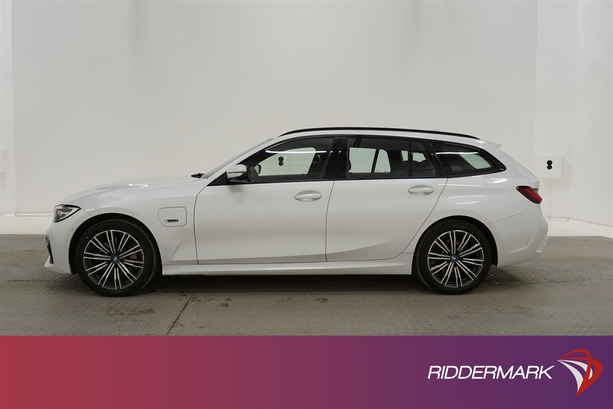 BMW 330e xDrive Touring 292hk