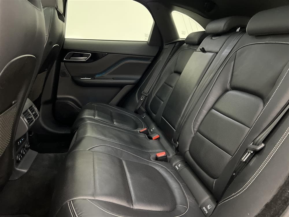 Jaguar F-Pace 2.0D AWD 180hk R-Sport Pano Cockpit Navi Skinn