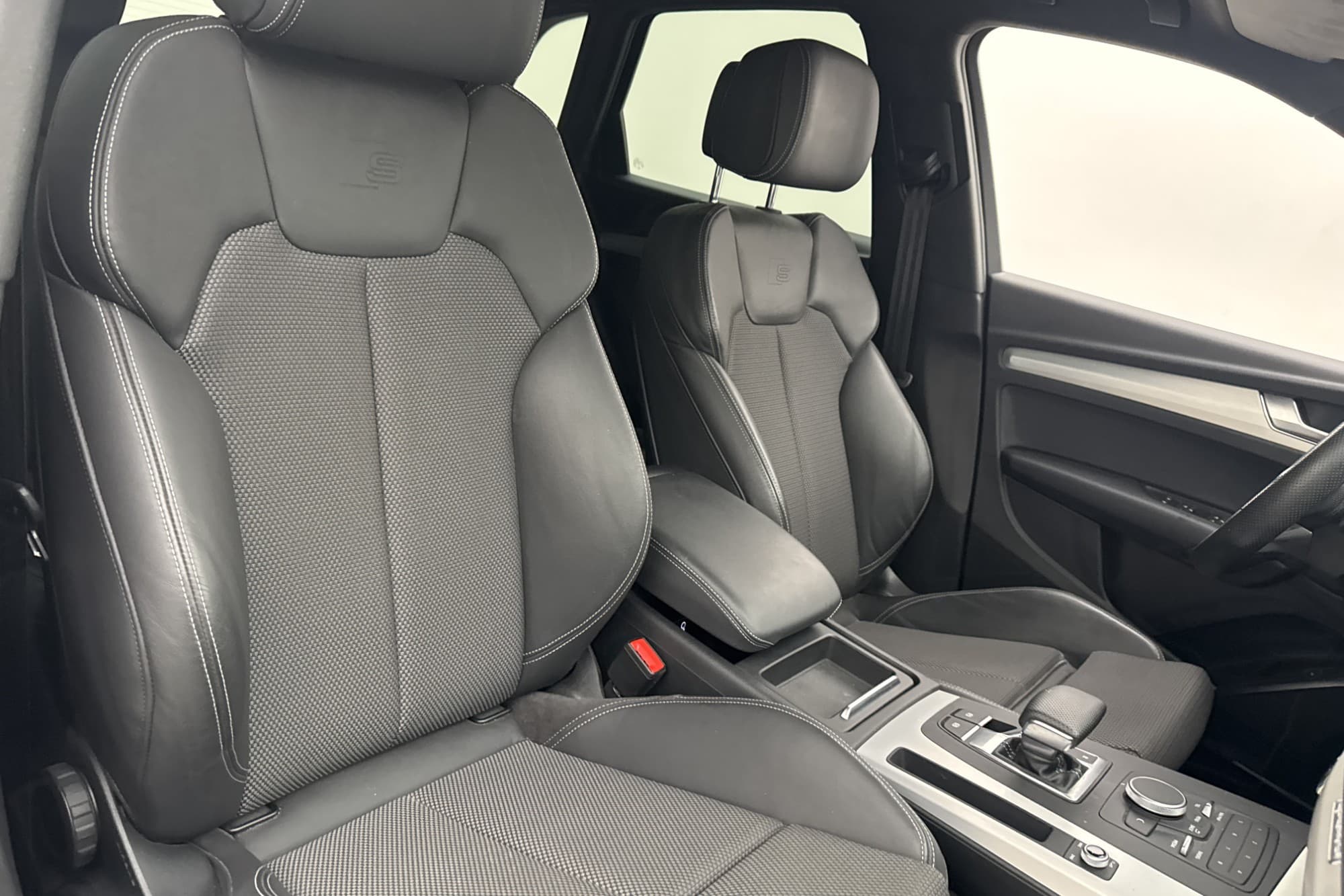 Audi Q5 45 TFSI Quattro 245hk S-Line Dragkrok Sensorer