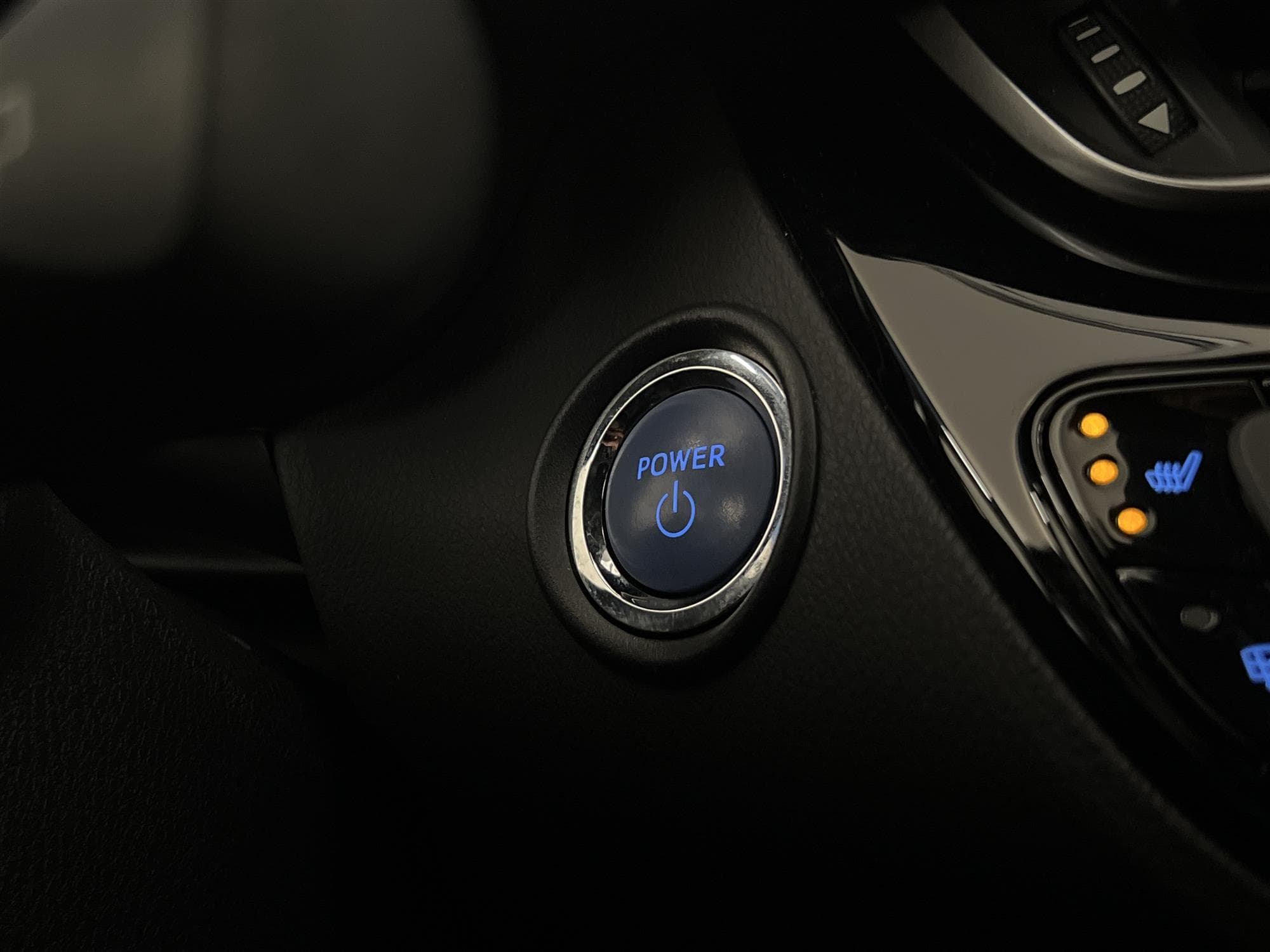Toyota C-HR Hybrid CVT 122hk Executive JBL Skinn 0,38L/mil