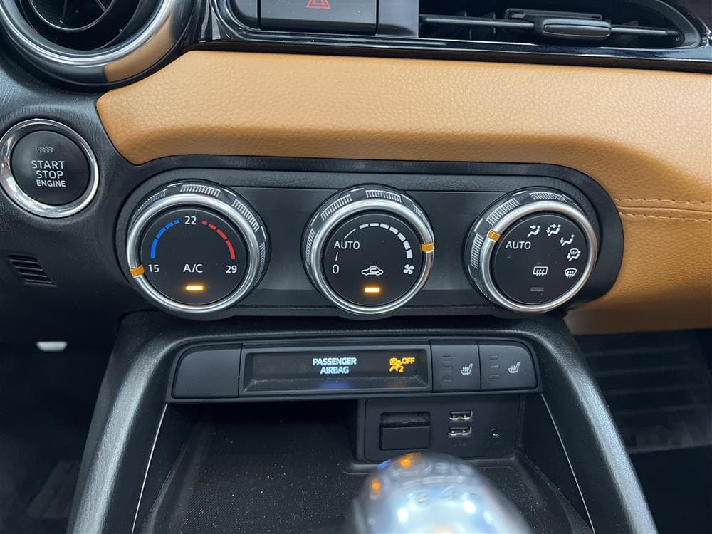 Fiat 124 Spider 1.4 "Abarth" Navi Skinn B-kamerainteriör