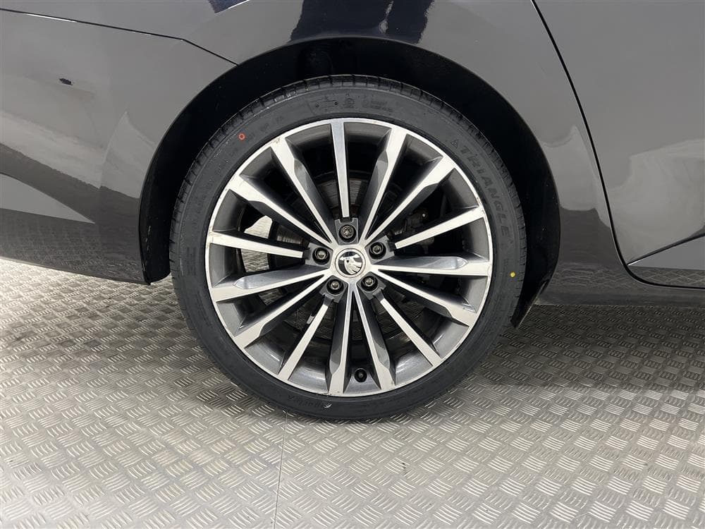 Skoda Superb 2.0 TDI Kombi 190hk L&K Pano Navi D-Värm Skinn
