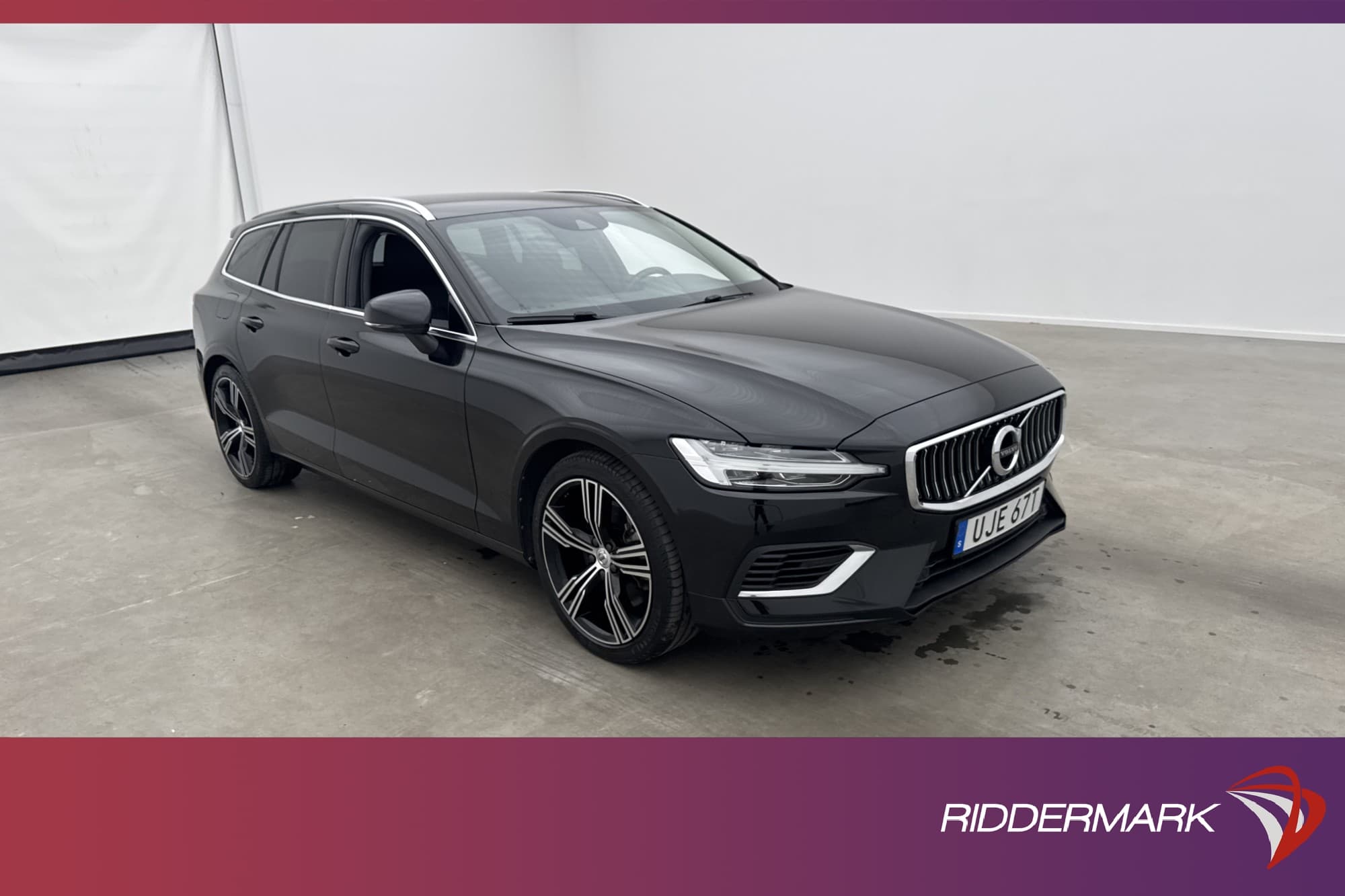 Volvo V60 Recharge T6 AWD Inscription MOMS VOC Drag Skinn