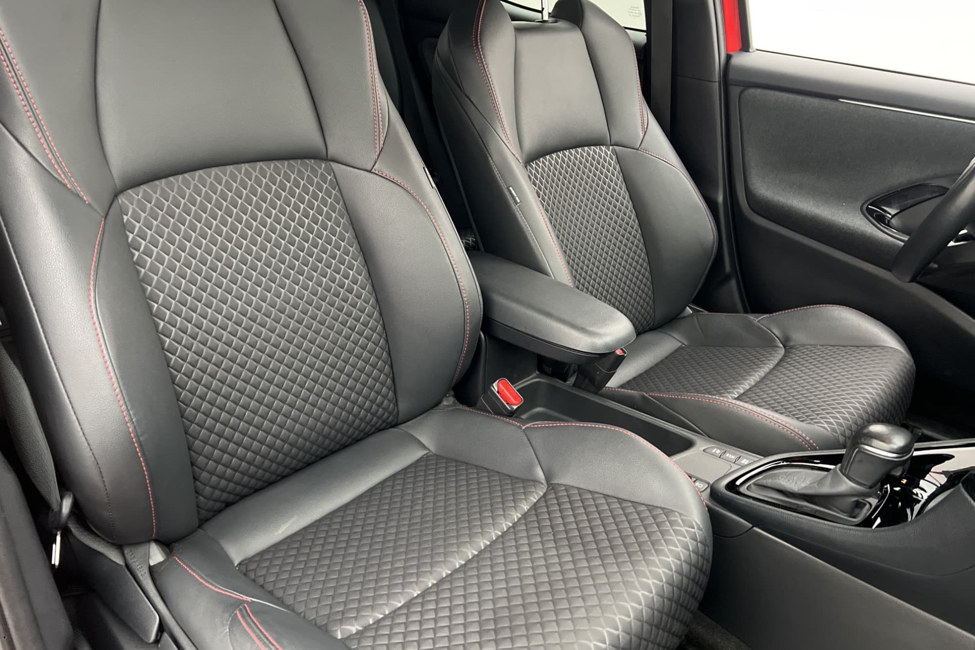 Toyota Yaris Hybrid 116hk Premiere Edt HUD Kamera Rattvärme